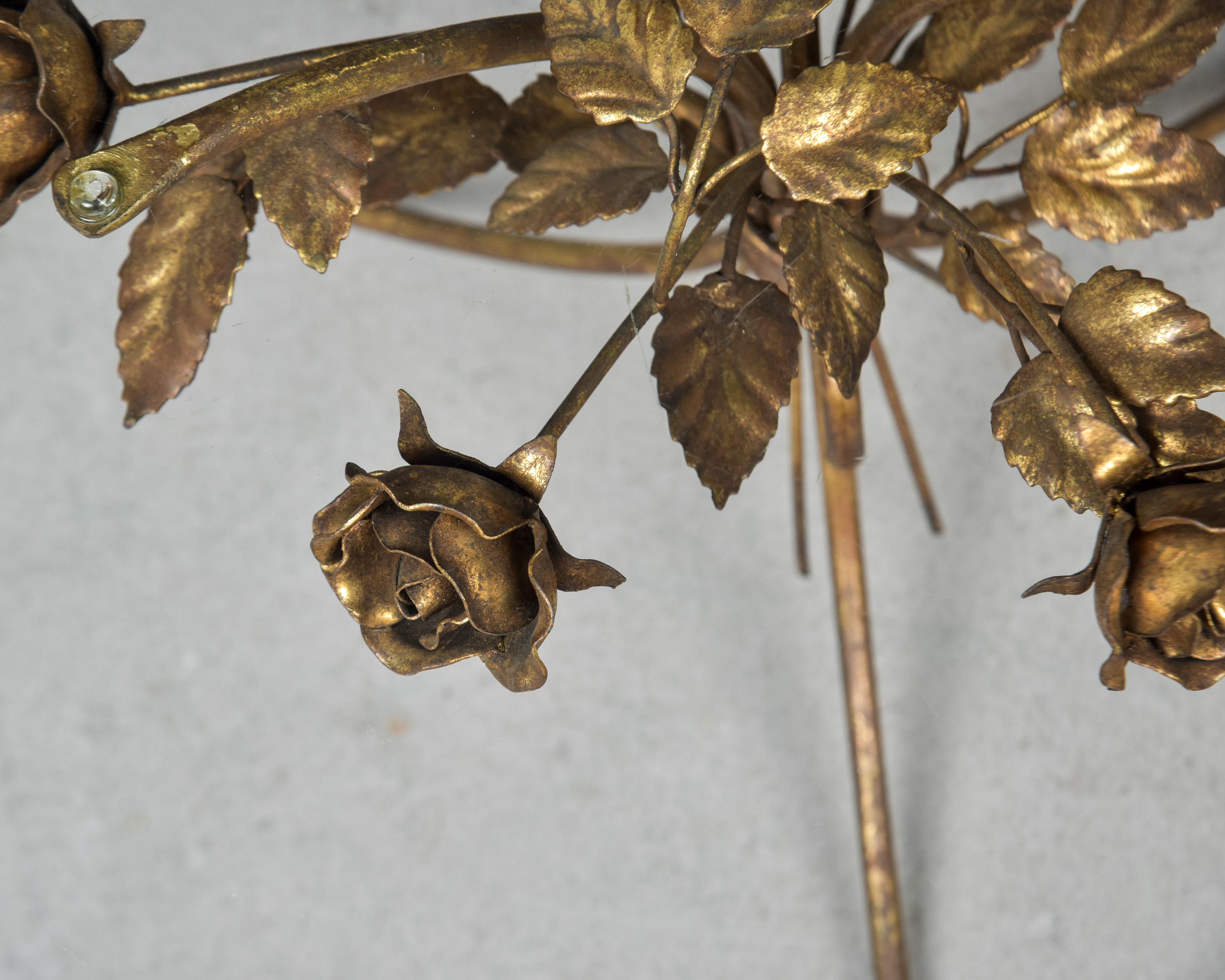 Vintage Italian Glass Top Round Side Table with Gilt Metal Roses Base en vente 2
