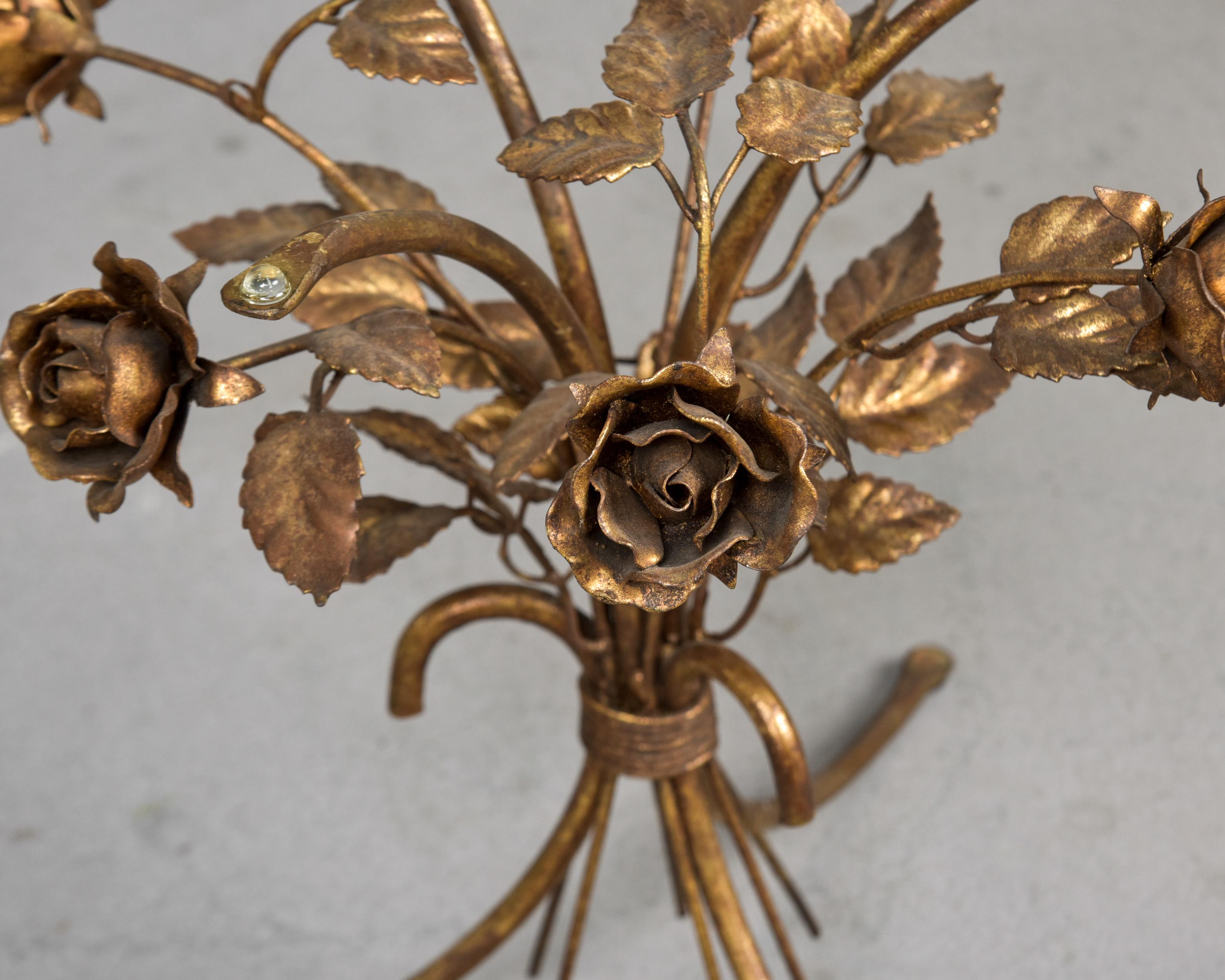 Métal Vintage Italian Glass Top Round Side Table with Gilt Metal Roses Base en vente