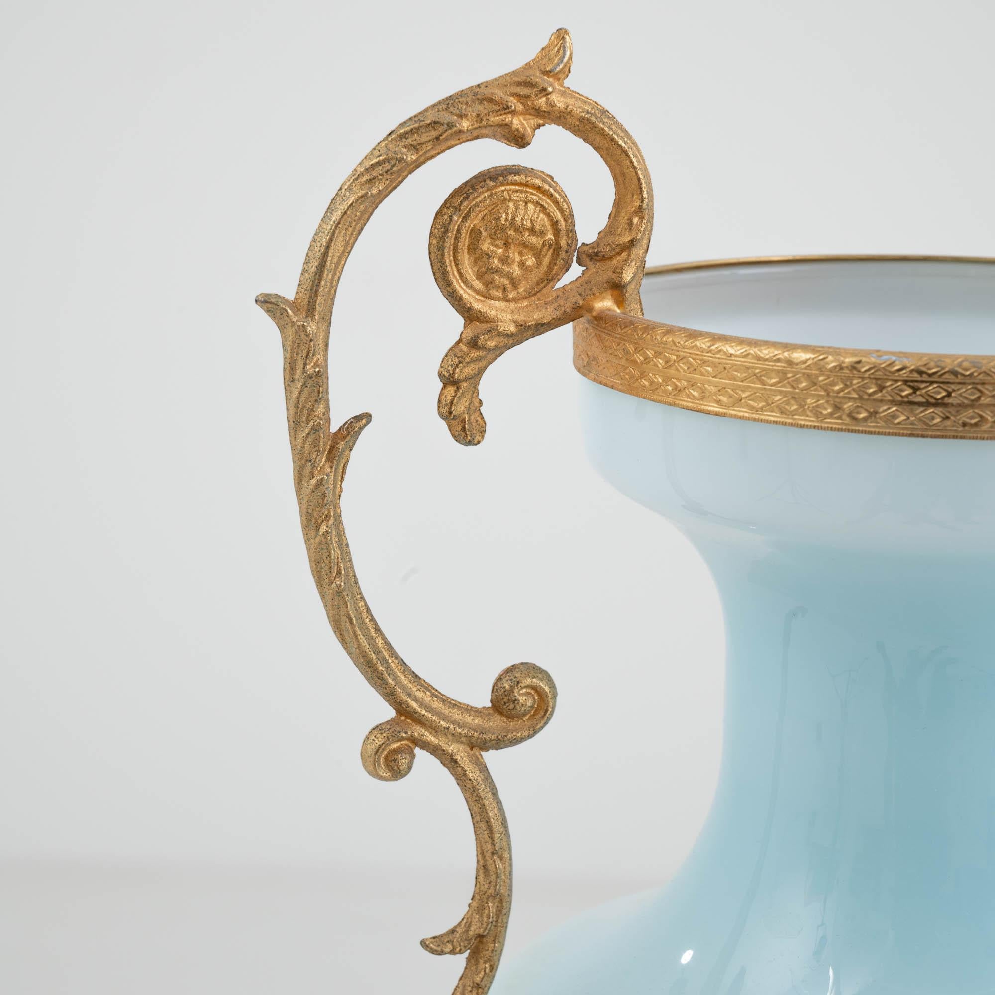Vintage Italian Glass Vase For Sale 3