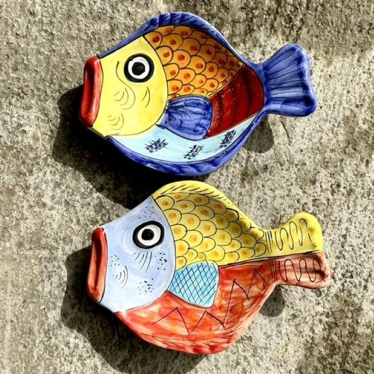 Céramique Bols de service à poisson en céramique émaillée d'Italie - Lot de 2 en vente