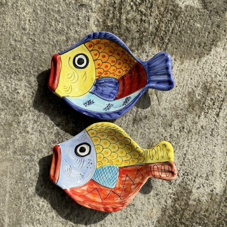 Bols de service à poisson en céramique émaillée d'Italie - Lot de 2 en vente 2