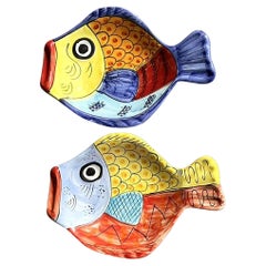 Italienische glasierte Vintage-Fischservierschalen aus Keramik in Fischform - 2er-Set