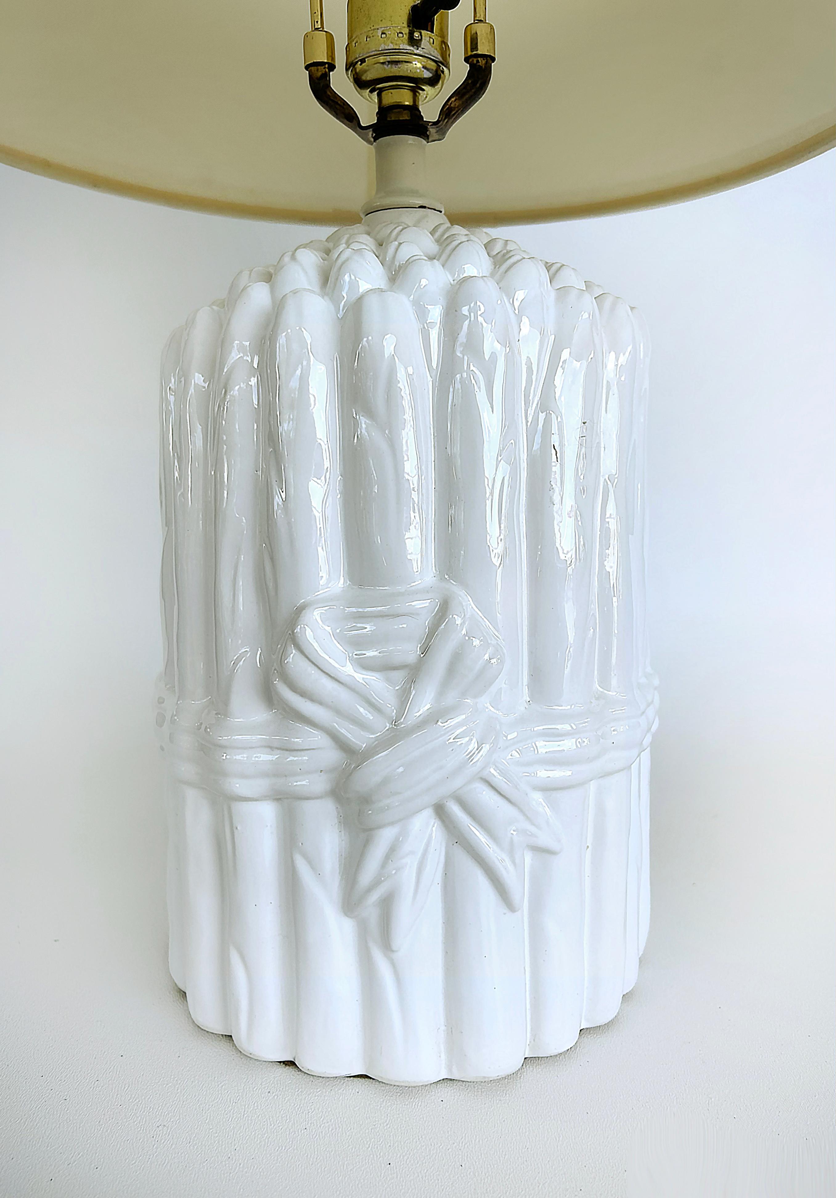 Vintage Italian Lamp de cerámica esmaltada,  Espárragos atados con cinta en Bueno estado para la venta en Miami, FL