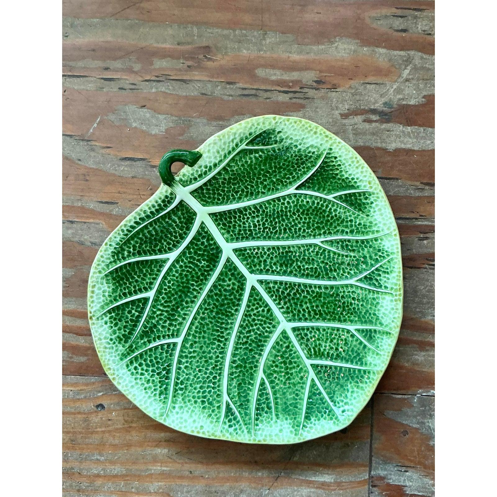 Rustique Plat à feuilles vintage en céramique émaillée italienne en vente