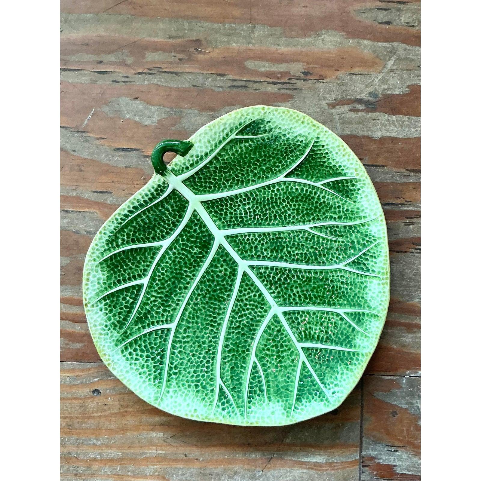 Américain Plat à feuilles vintage en céramique �émaillée italienne en vente