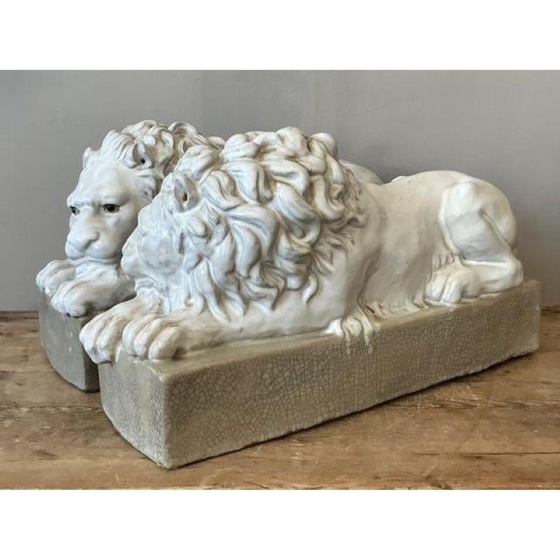 Hollywood Regency Paire de Lions en céramique émaillée italienne d'époque en vente