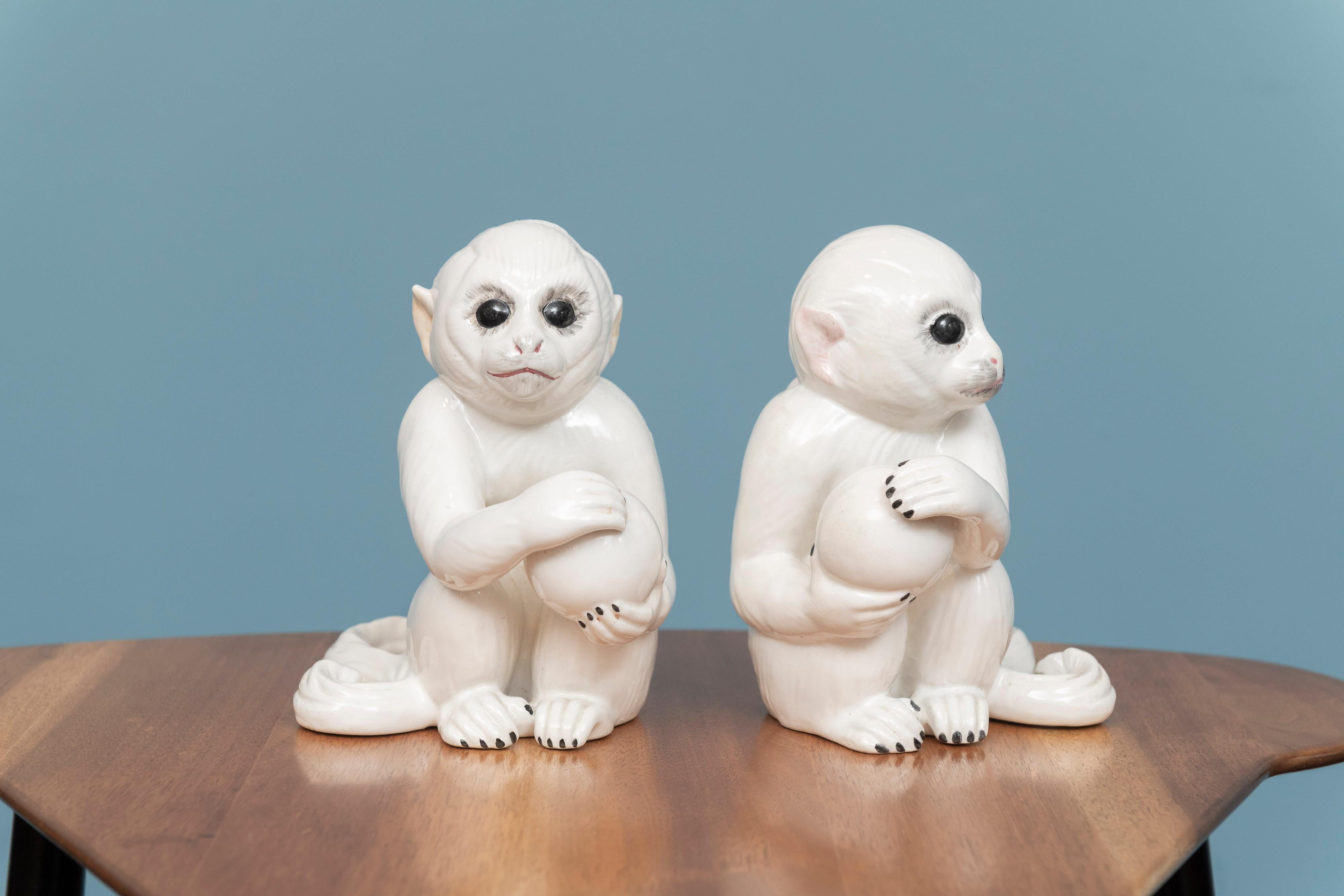 Vintage Italian glazed ceramic monkeys, fun and whimsical design decoration or bookends. In very good original condition, stamped on the base 