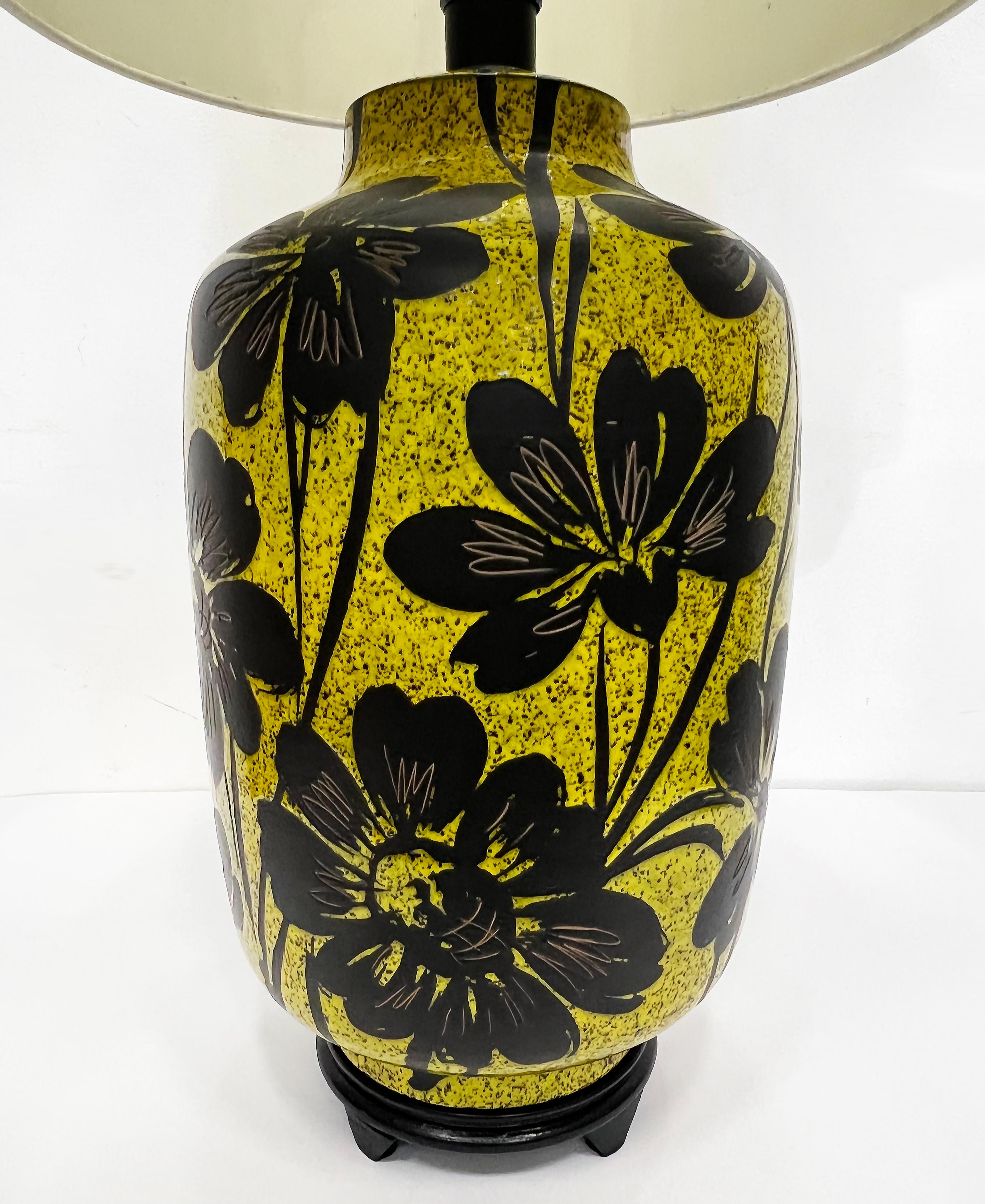 Vintage Italian Glazed Ceramic Table Lamp, Hand-Painted Flowers, Oriental Base In Good Condition For Sale In Miami, FL