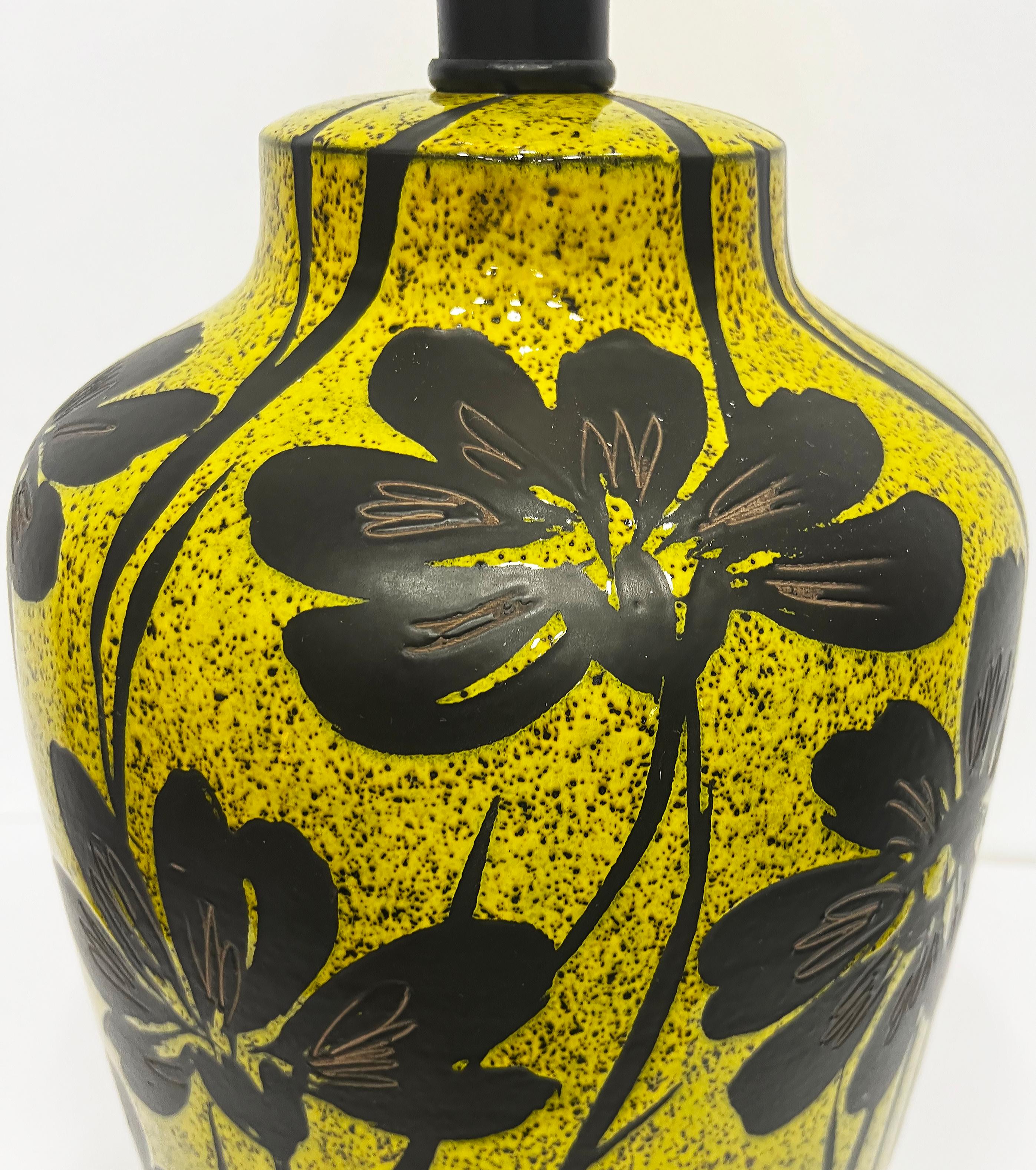 Vintage Italian Glazed Ceramic Table Lamp, Hand-Painted Flowers, Oriental Base For Sale 1