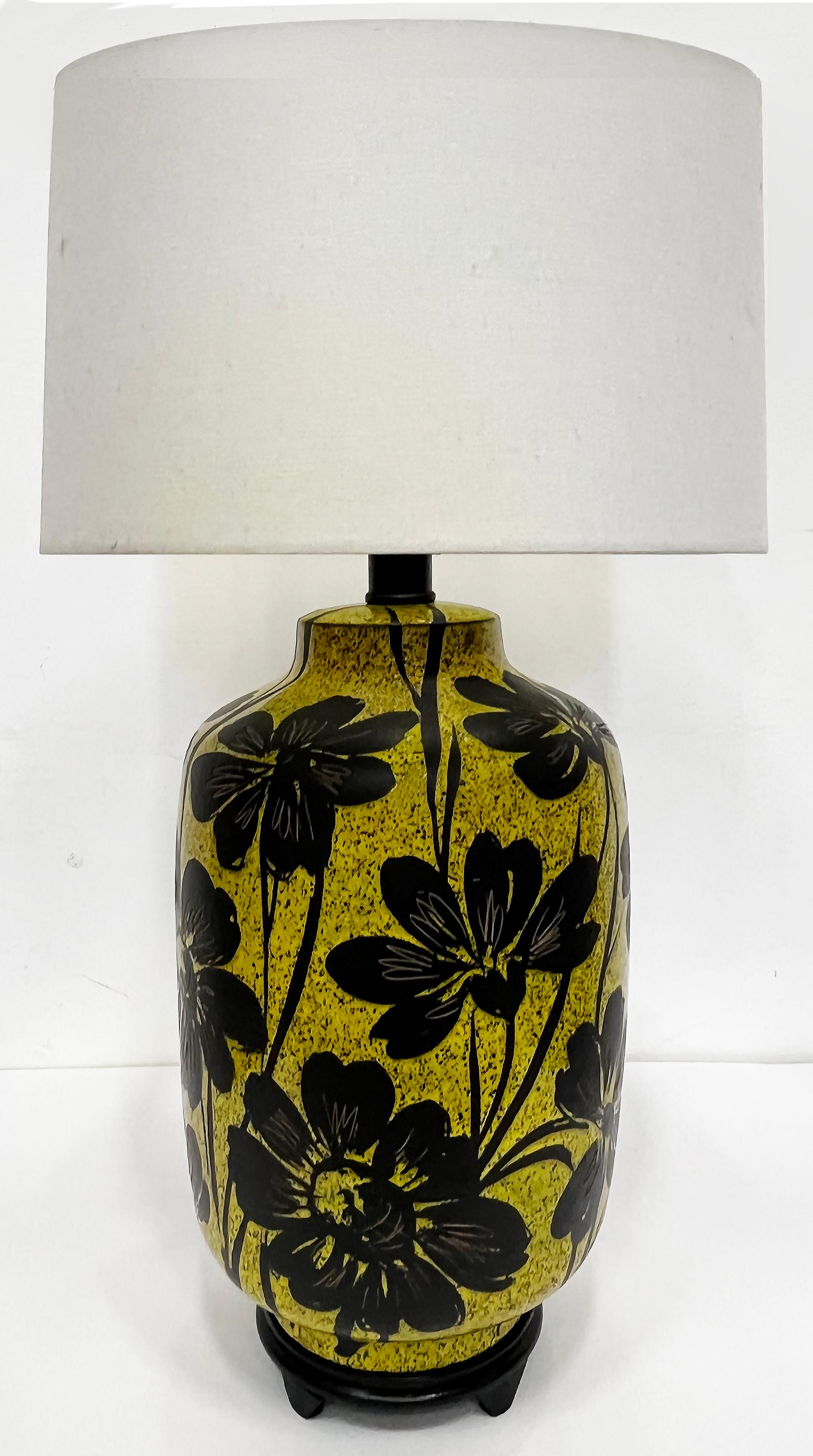 Vintage Italian Glazed Ceramic Table Lamp, Hand-Painted Flowers, Oriental Base For Sale 3
