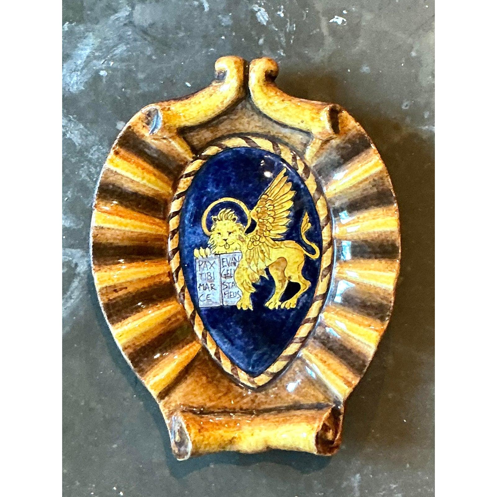 Vintage Italienisch glasiert Keramik geflügelten Löwen Wappen Plakette im Angebot 2