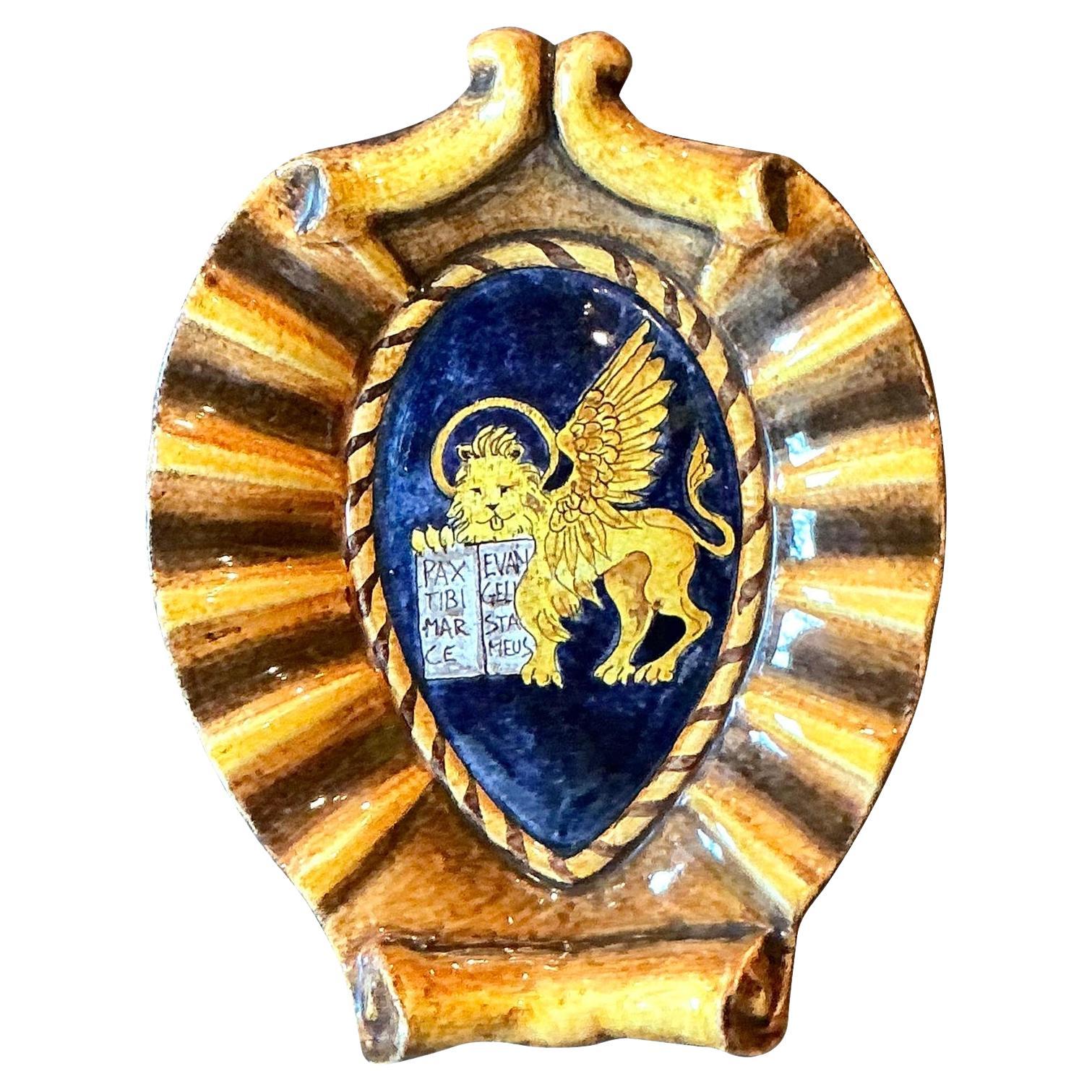 Vintage Italienisch glasiert Keramik geflügelten Löwen Wappen Plakette im Angebot