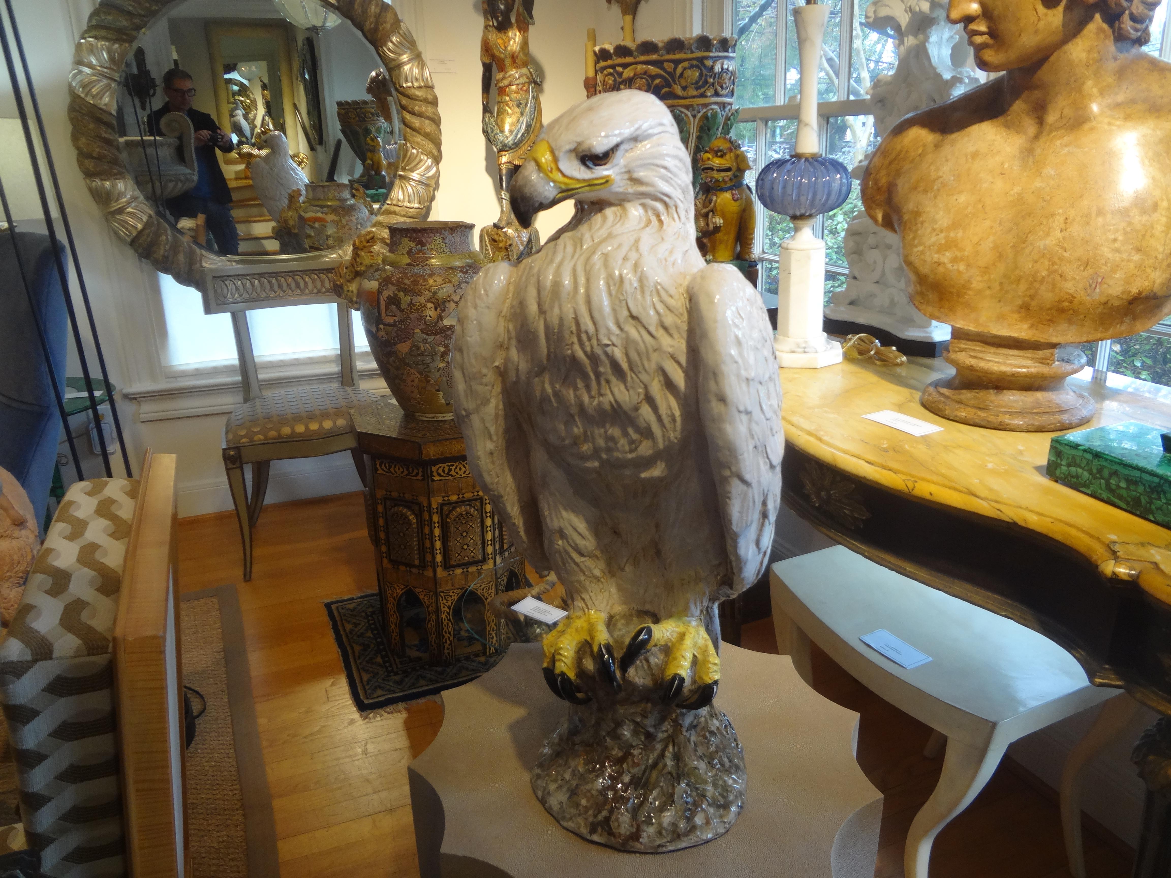Hollywood Regency Vintage Italian Terracotta Glazed Eagle Sculpture en vente