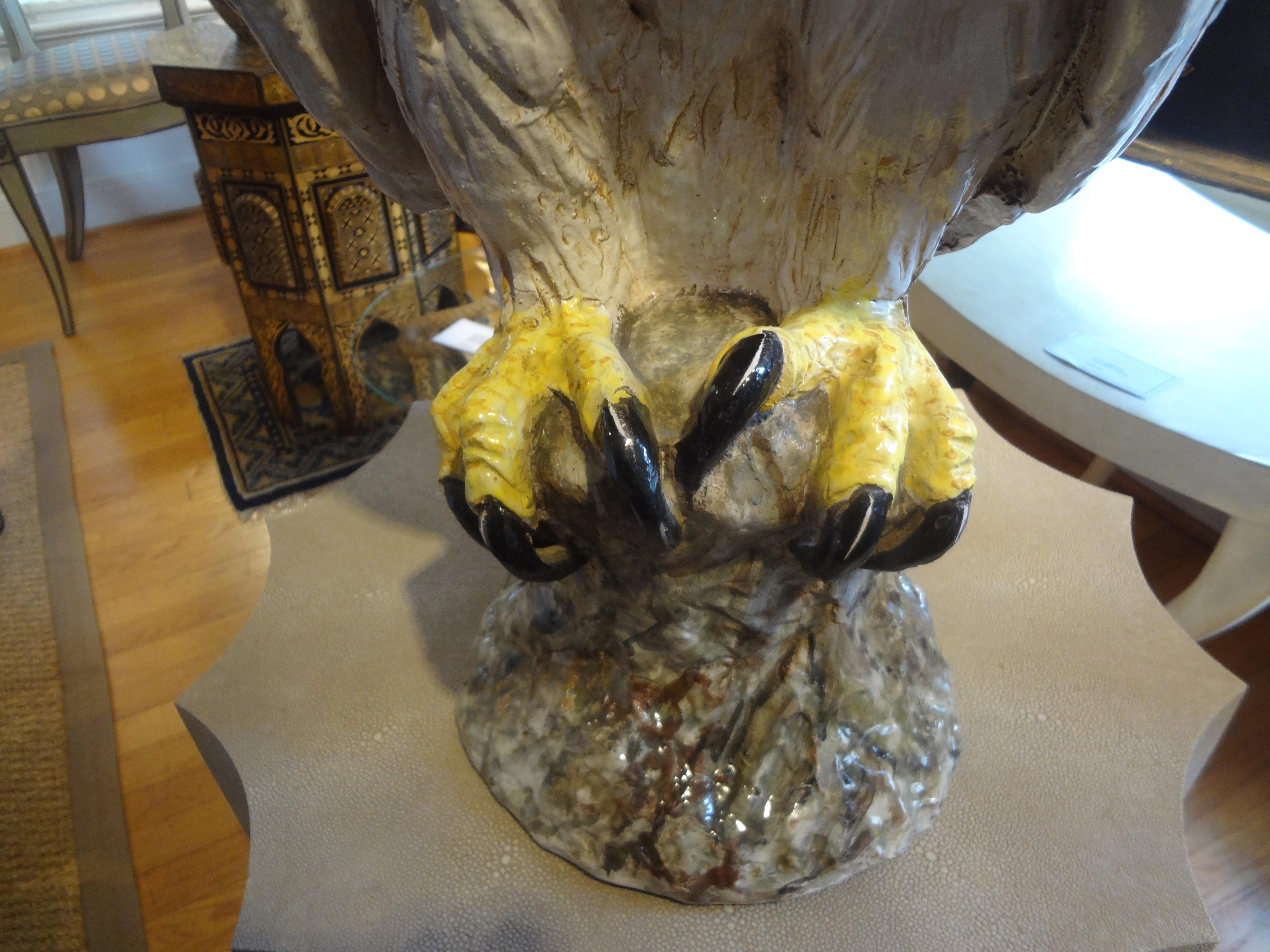 Italienische glasierte Terrakotta-Skulptur eines Adlers, Vintage (Ende des 20. Jahrhunderts) im Angebot