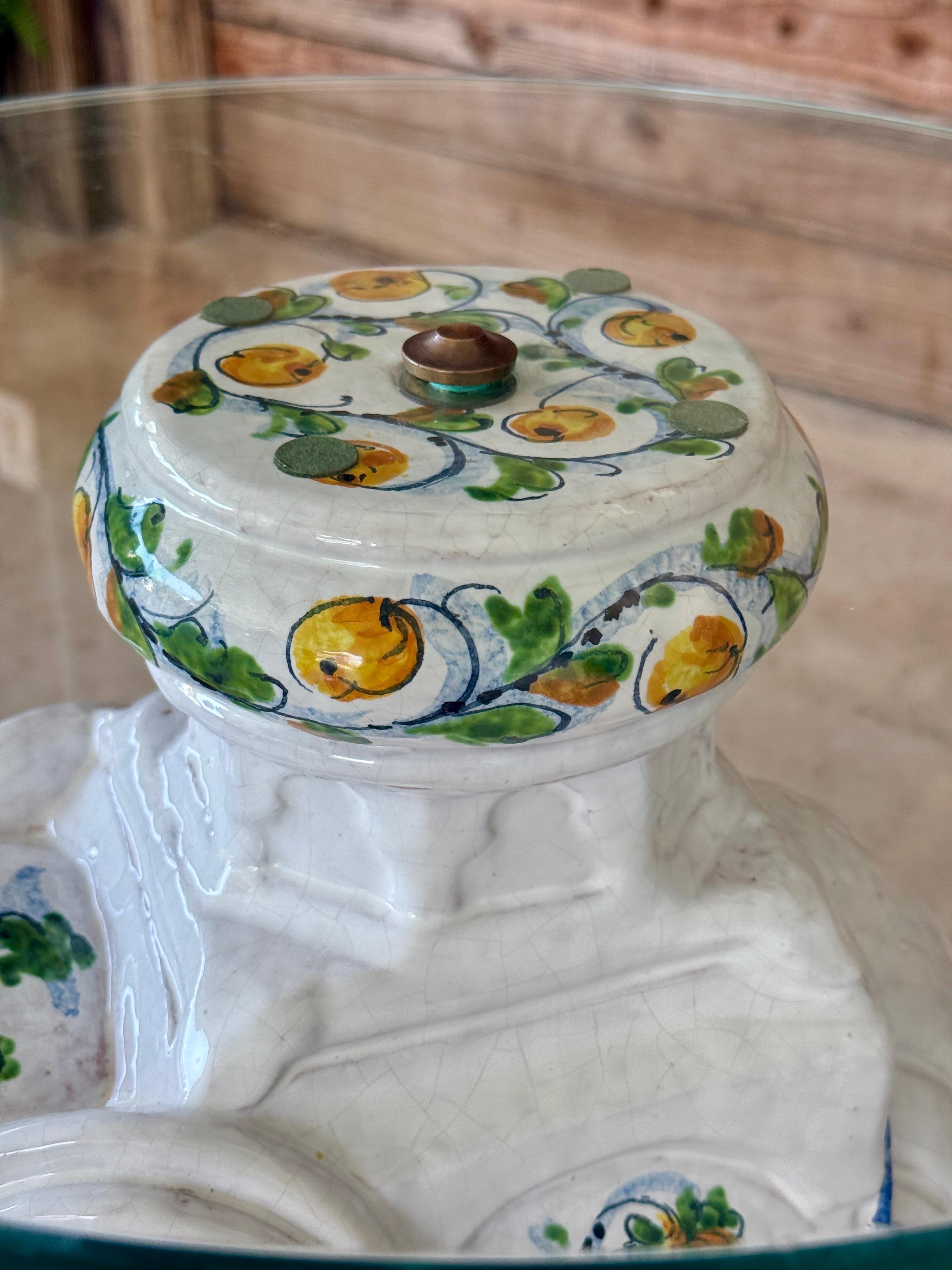 Mesa auxiliar de terracota esmaltada italiana vintage con forma de elefante y detalles pintados a mano en venta 3