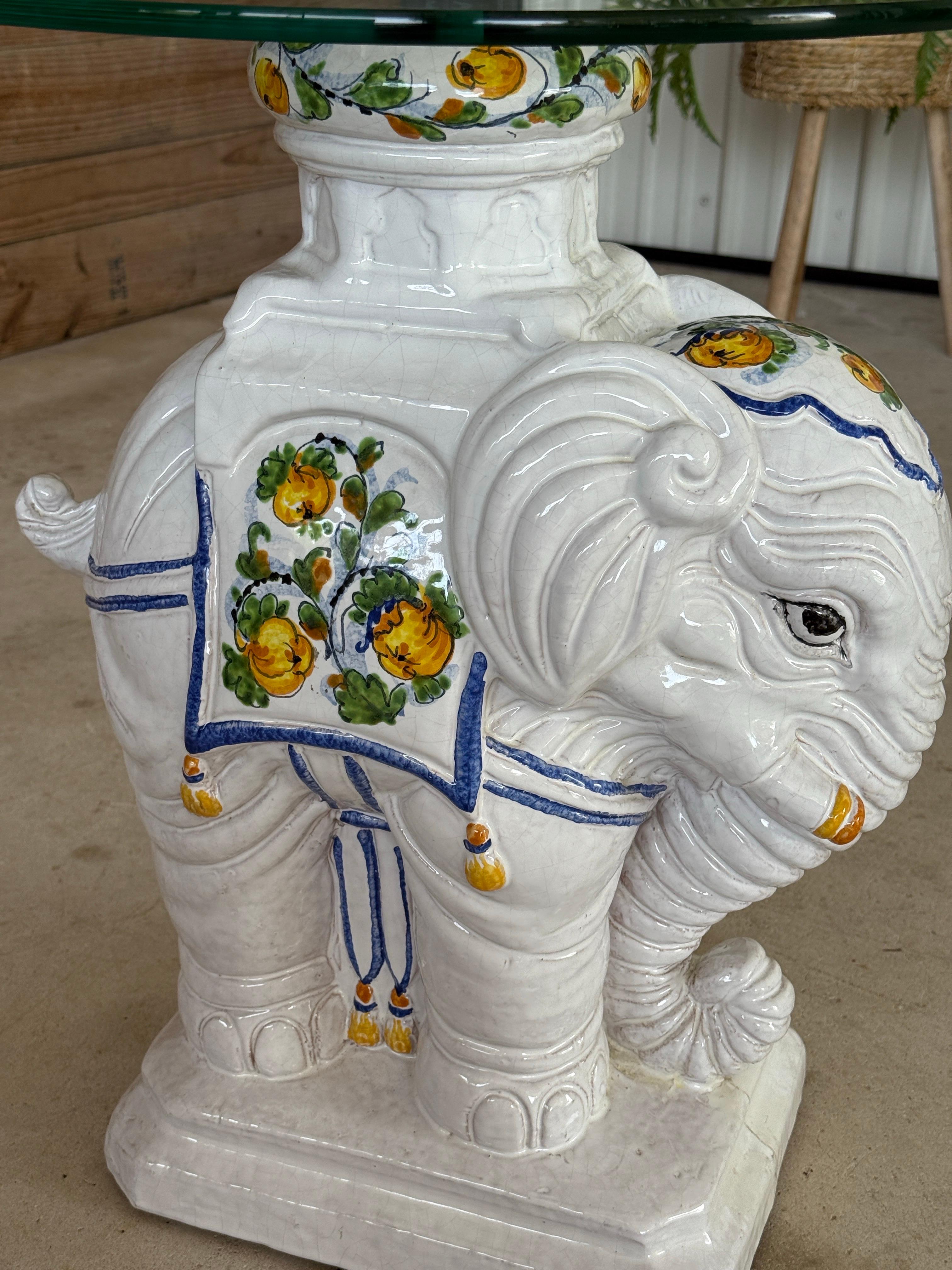 Mesa auxiliar de terracota esmaltada italiana vintage con forma de elefante y detalles pintados a mano Terracota en venta