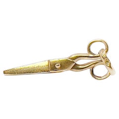 Colgante vintage italiano con forma de tijeras articuladas de oro, 18K