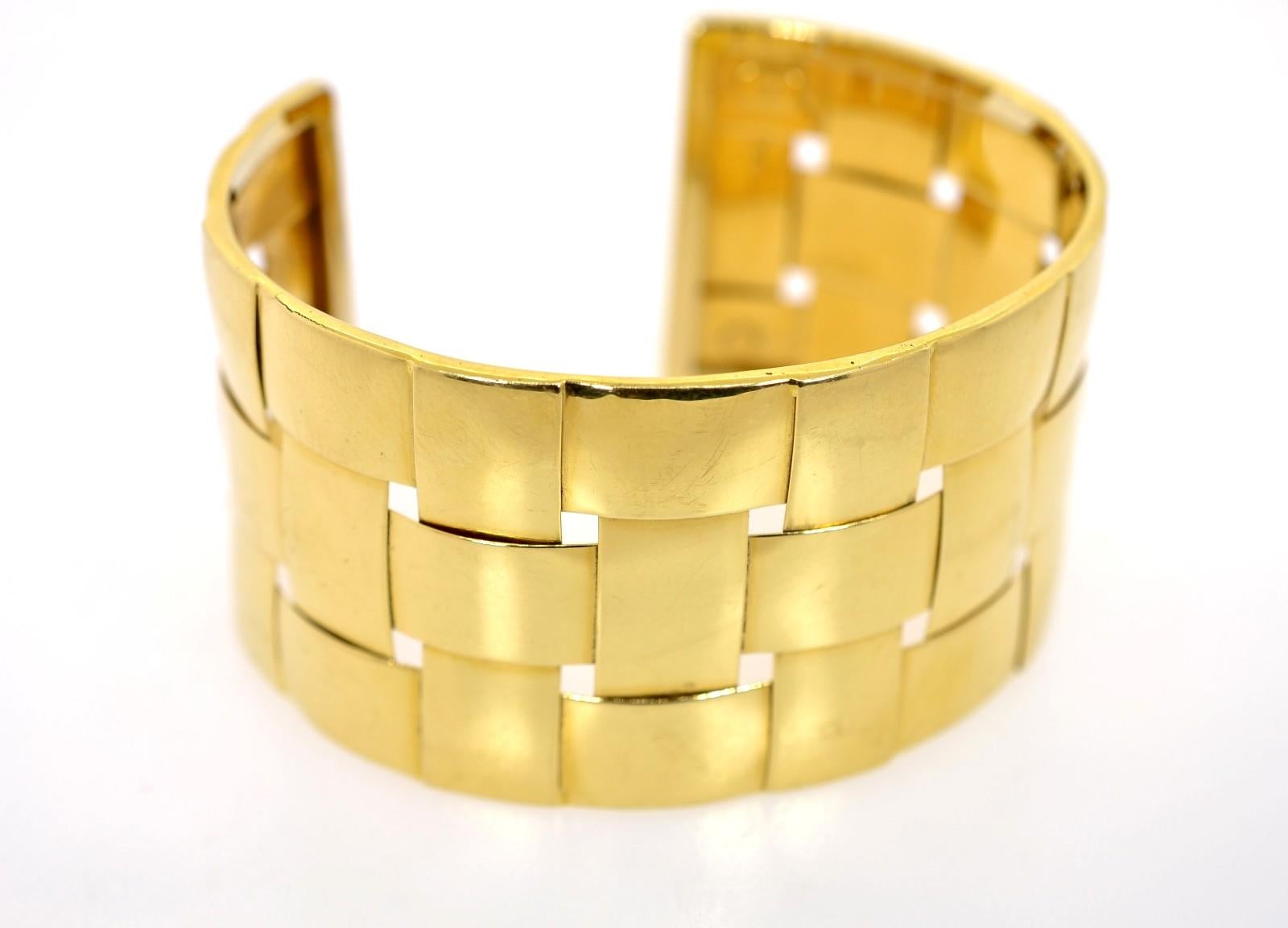 A high quality Italian creation from the 1970s, this wide 18KT yellow gold basket weave design bangle is a prime example of the elegance of simplicity. Measuring 1 3/8