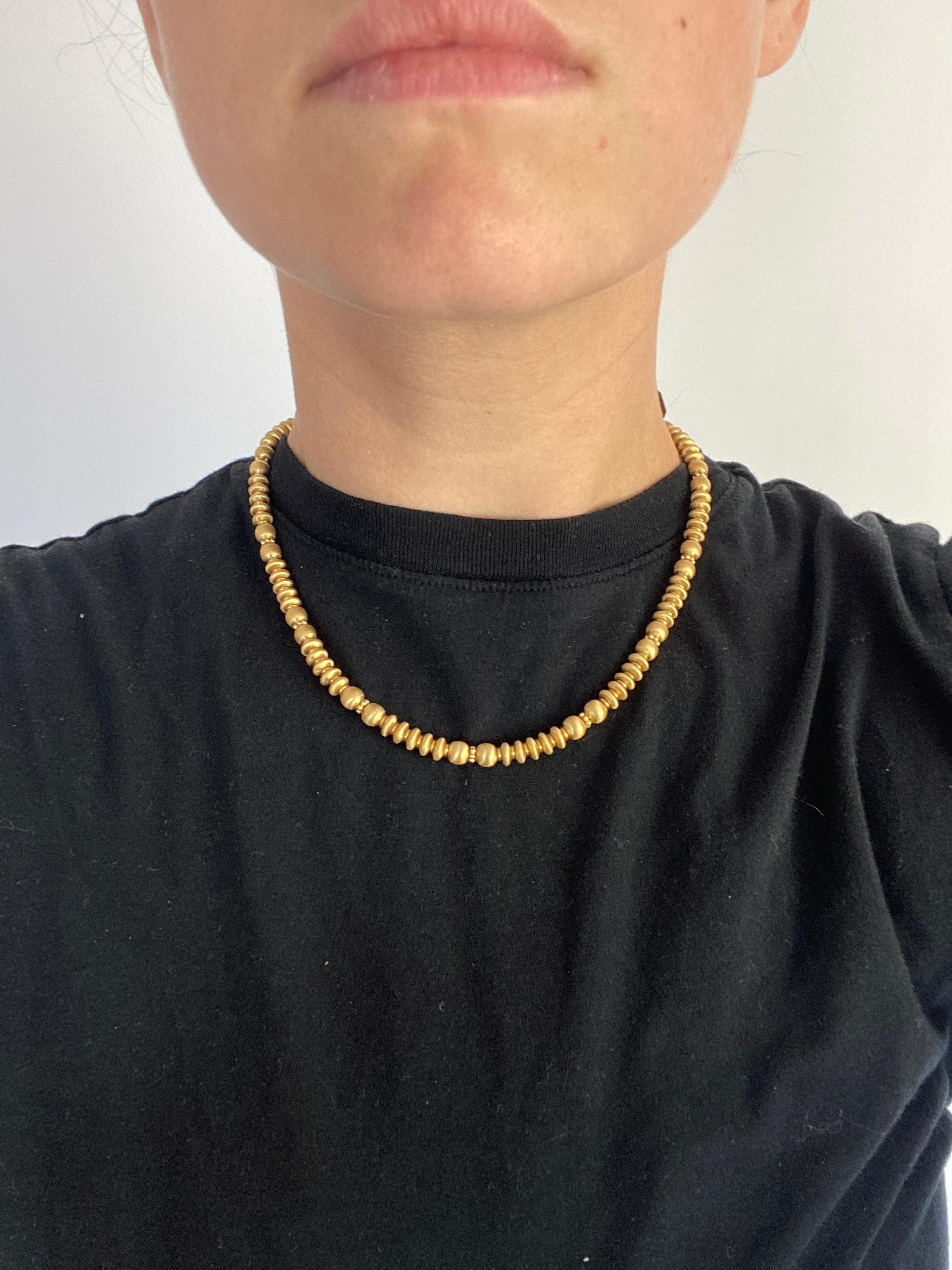 Collier italien vintage en or jaune 18 carats, perles brossées en vente 1