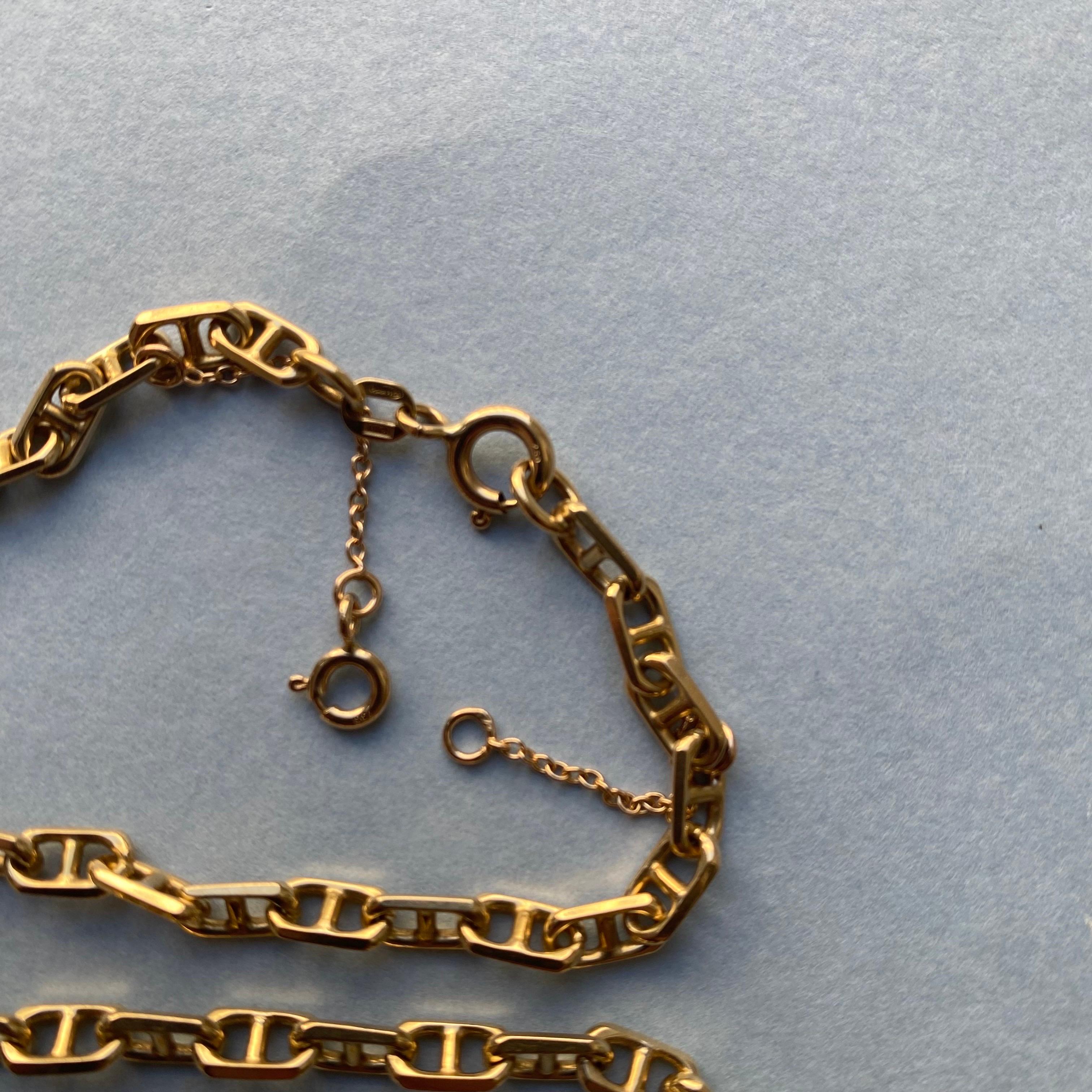 An 18k gold chain with faceted mariner links and a safety chain, signed and master signed for Balestra, from Vicenza, Italy.

weight: 25.3 g 
length: 48.5 cm