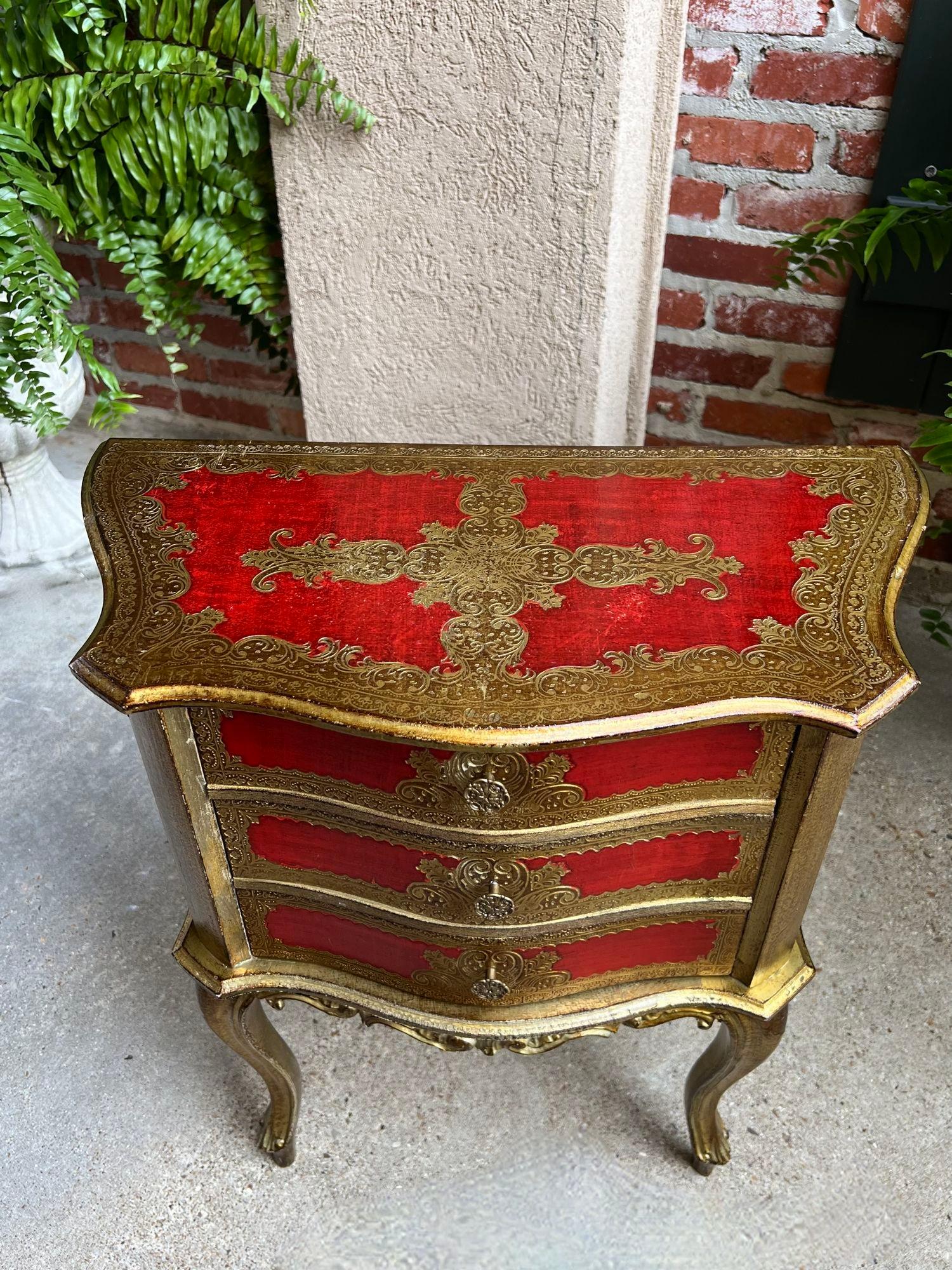 Vintage Italienisch Gold vergoldet Wood Chest End Tabelle Florentine RED Hollywood Regency (Vergoldet) im Angebot