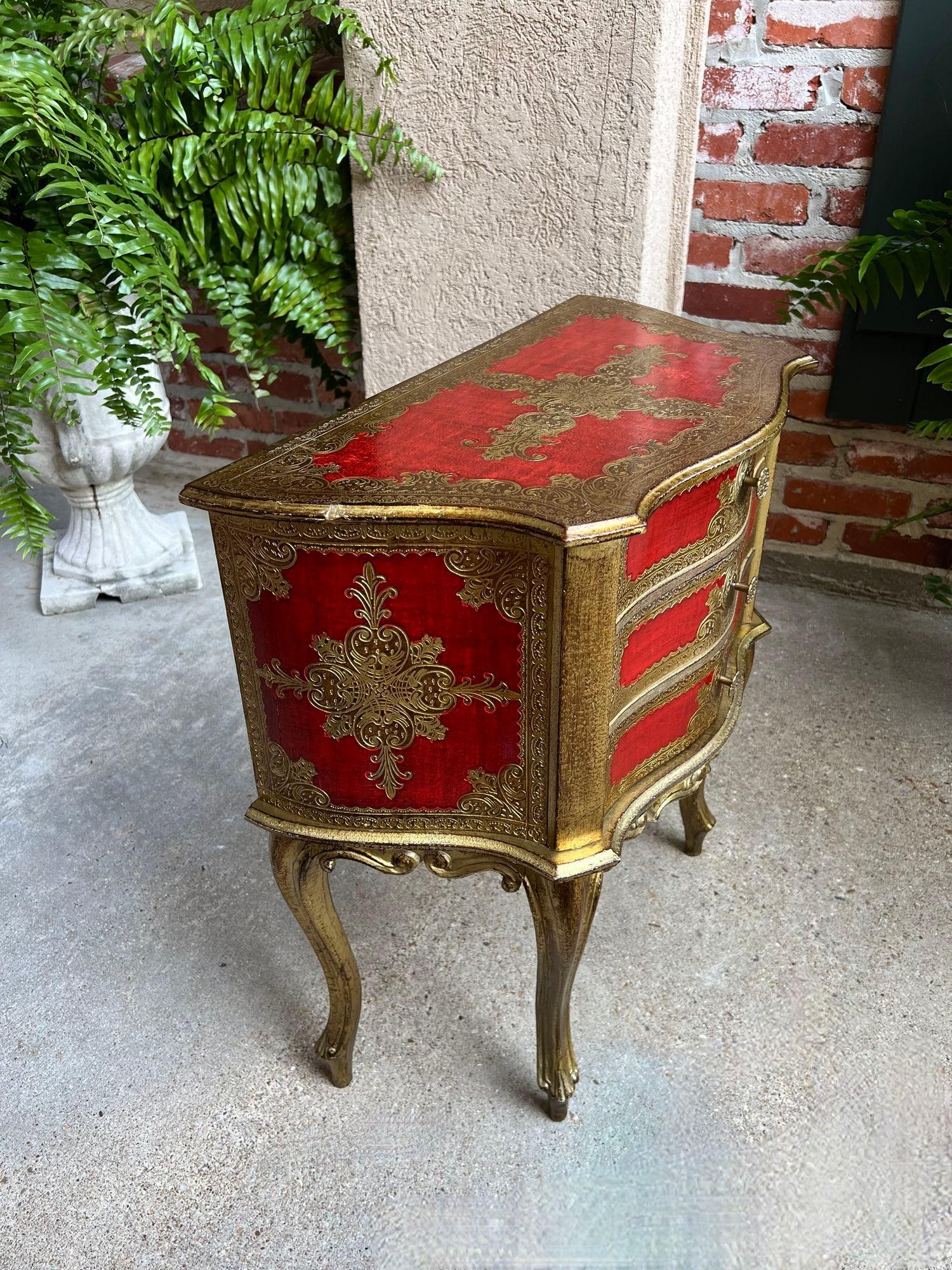 Vintage Italienisch Gold vergoldet Wood Chest End Tabelle Florentine RED Hollywood Regency (Vergoldetes Holz) im Angebot
