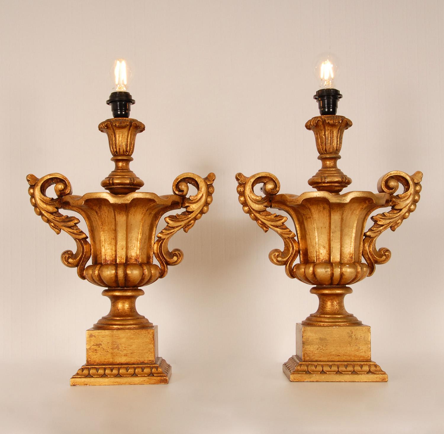 Vintage Italian Gold Giltwood Lamps Carved Altar Vases Urn Table Lamps a Pair In Good Condition In Wommelgem, VAN