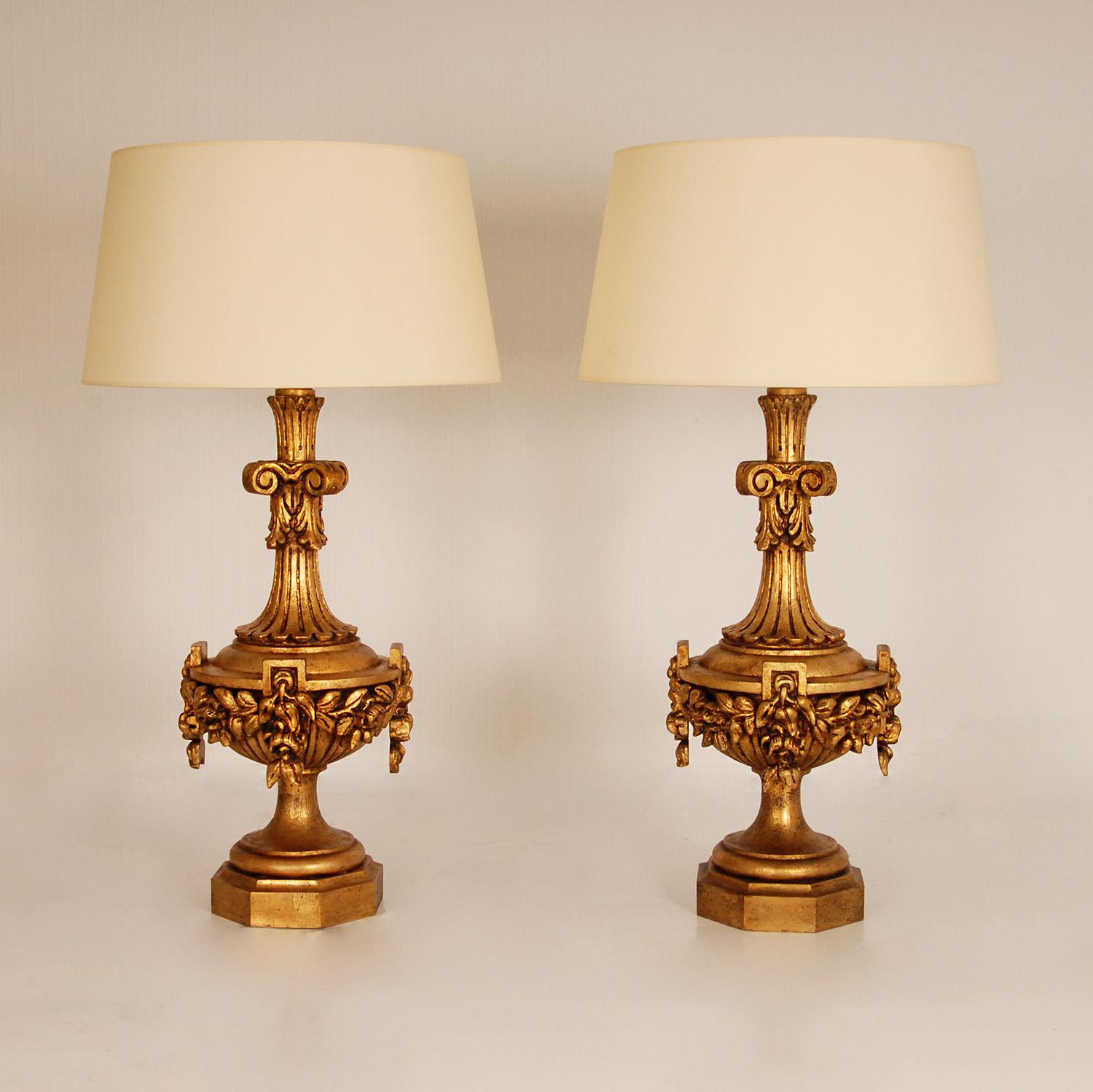 Vintage Italian Gold Giltwood Lamps Carved Neoclassal Vases  Table Lamps a Pair For Sale 7