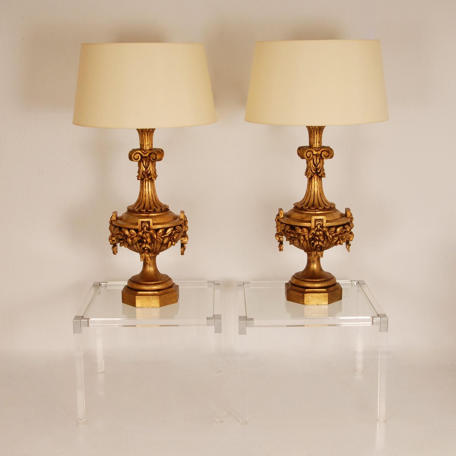 Hand-Carved Vintage Italian Gold Giltwood Lamps Carved Neoclassal Vases  Table Lamps a Pair For Sale