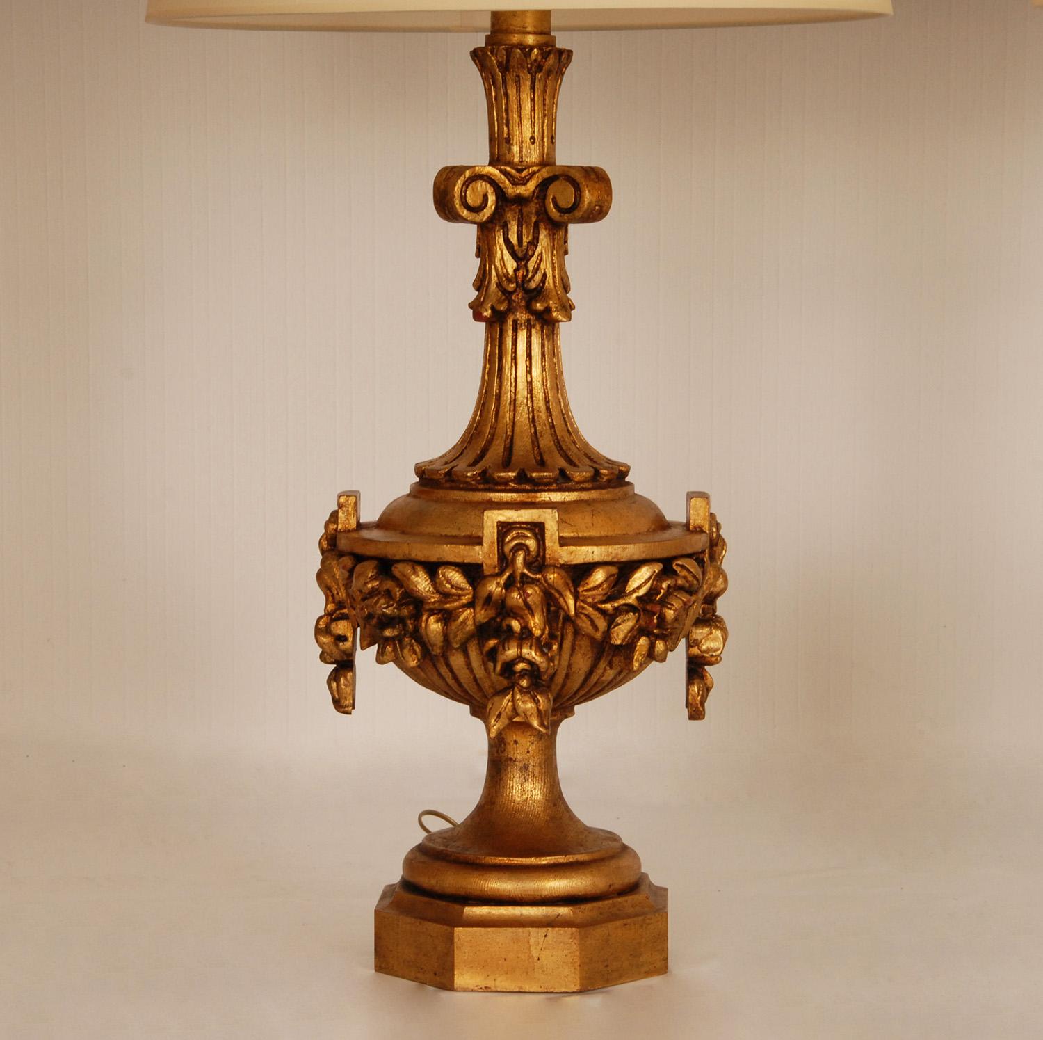 Vintage Italian Gold Giltwood Lamps Carved Neoclassal Vases  Table Lamps a Pair For Sale 1