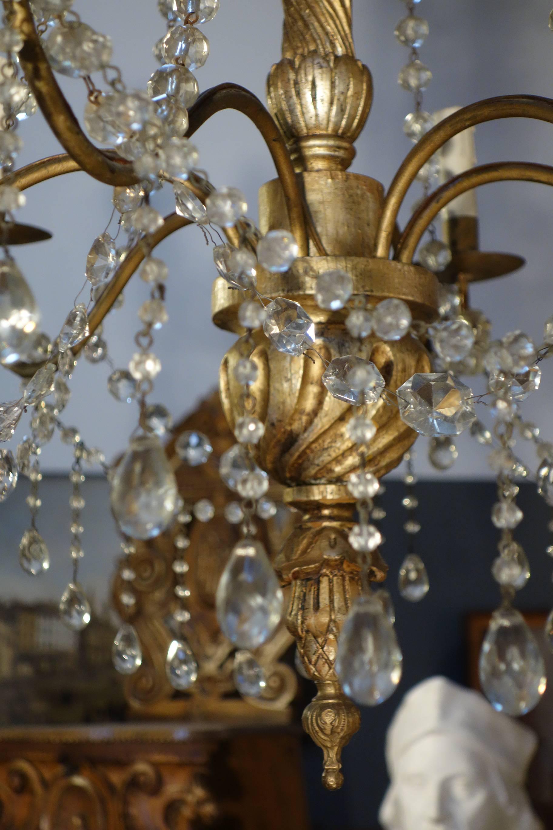Italienischer Vintage-Kronleuchter aus Genova, Gold, bemalt, mit geschliffenen Glastropfen und Streifen (Empire Revival) im Angebot