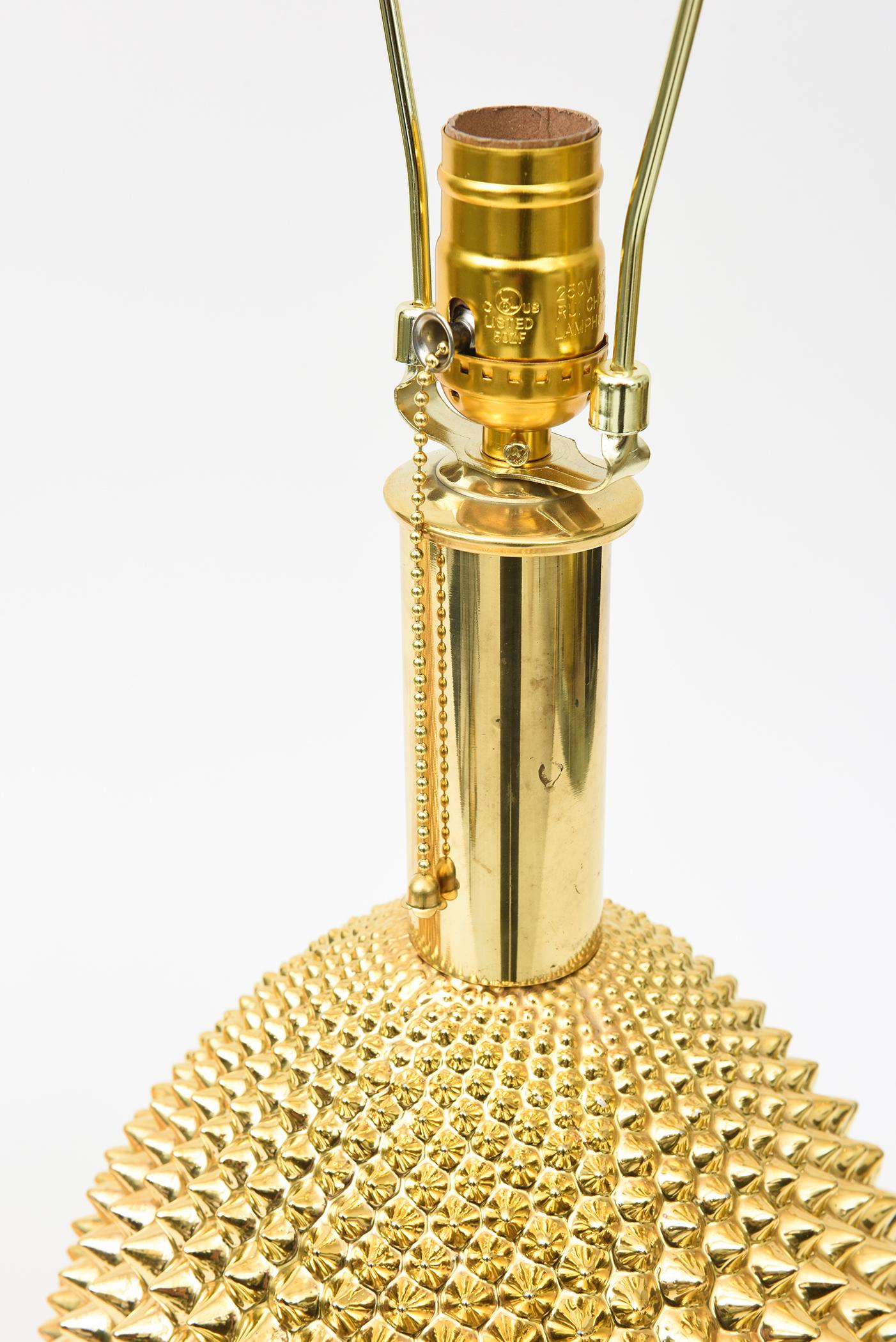 Pareja de Lámparas de Mesa de Cerámica con Púas, Pintadas de Oro y Policromadas, Vintage Italian Lamp finales del siglo XX en venta