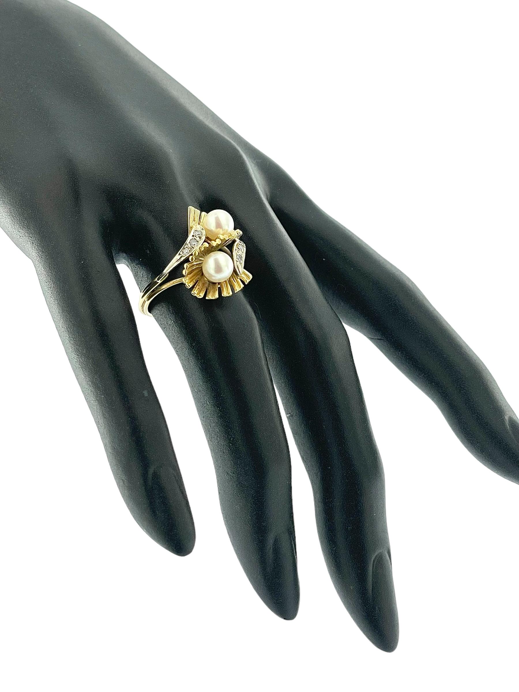 This vintage Italian gold ring is a masterpiece of artistry and craftsmanship, combining luxurious materials with a timeless design. Handcrafted from 18kt yellow and white gold, the ring features a delicate and intricate flower-leaf motif that