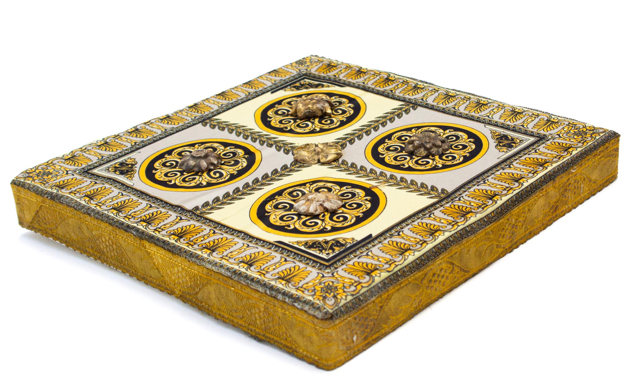 Rococò Sciarpa d'oro italiana d'epoca con motivi floreali del XVIII secolo su tela in vendita