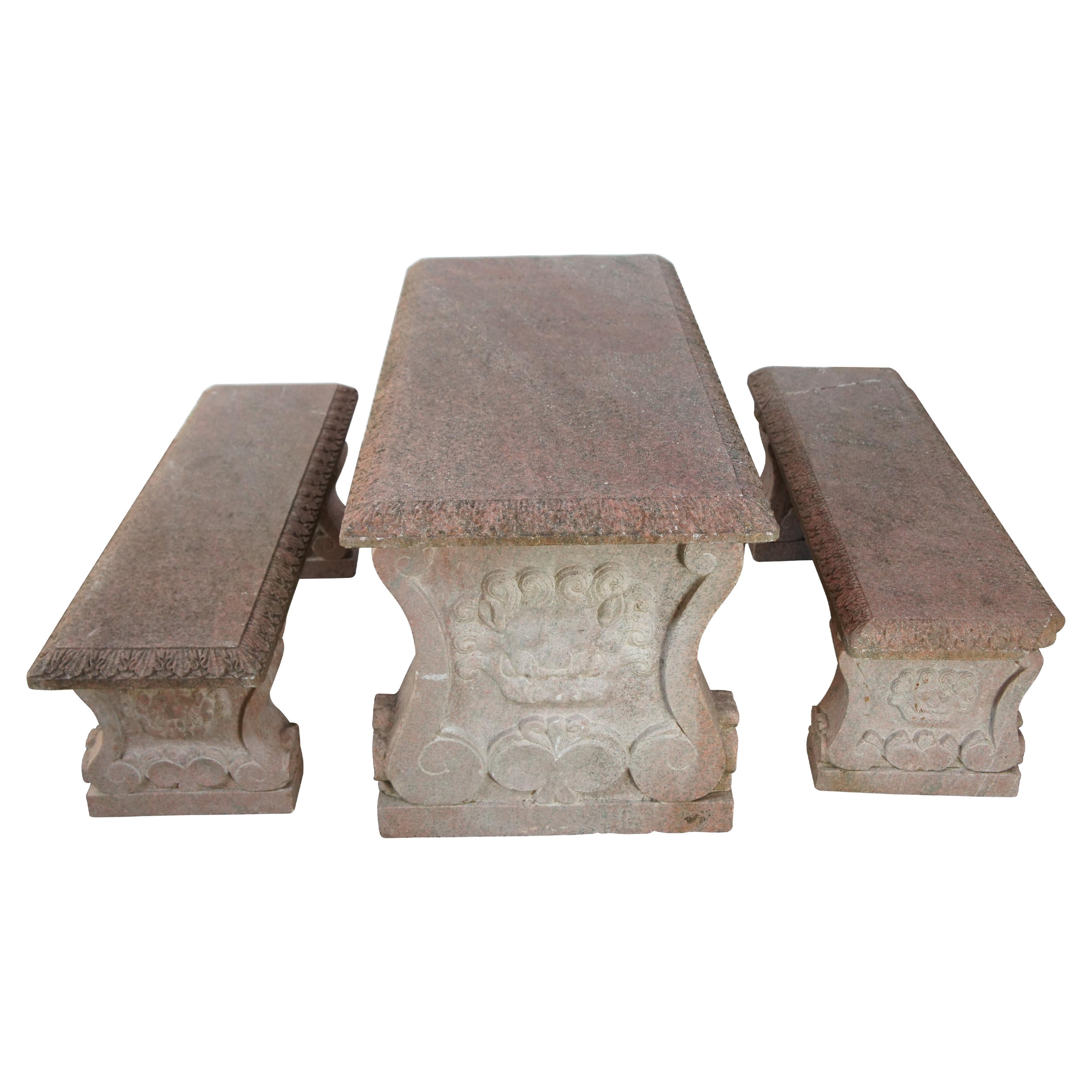 Mesa y bancos de granito italiano tallado para picnic al aire libre 50". en venta