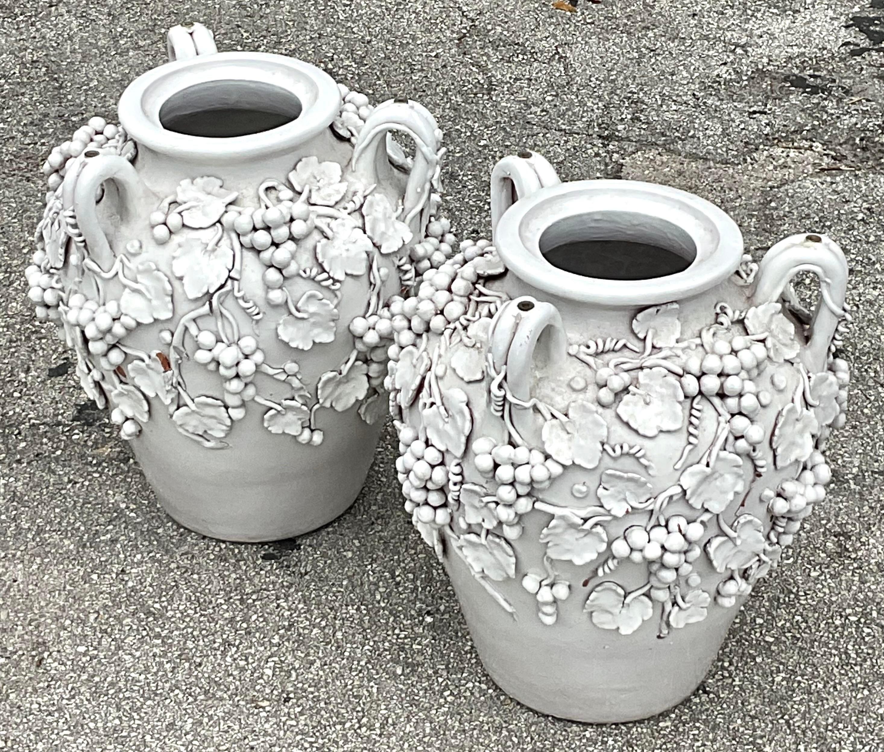 XX secolo Urne in ceramica smaltata a forma di vite d'epoca - una coppia in vendita