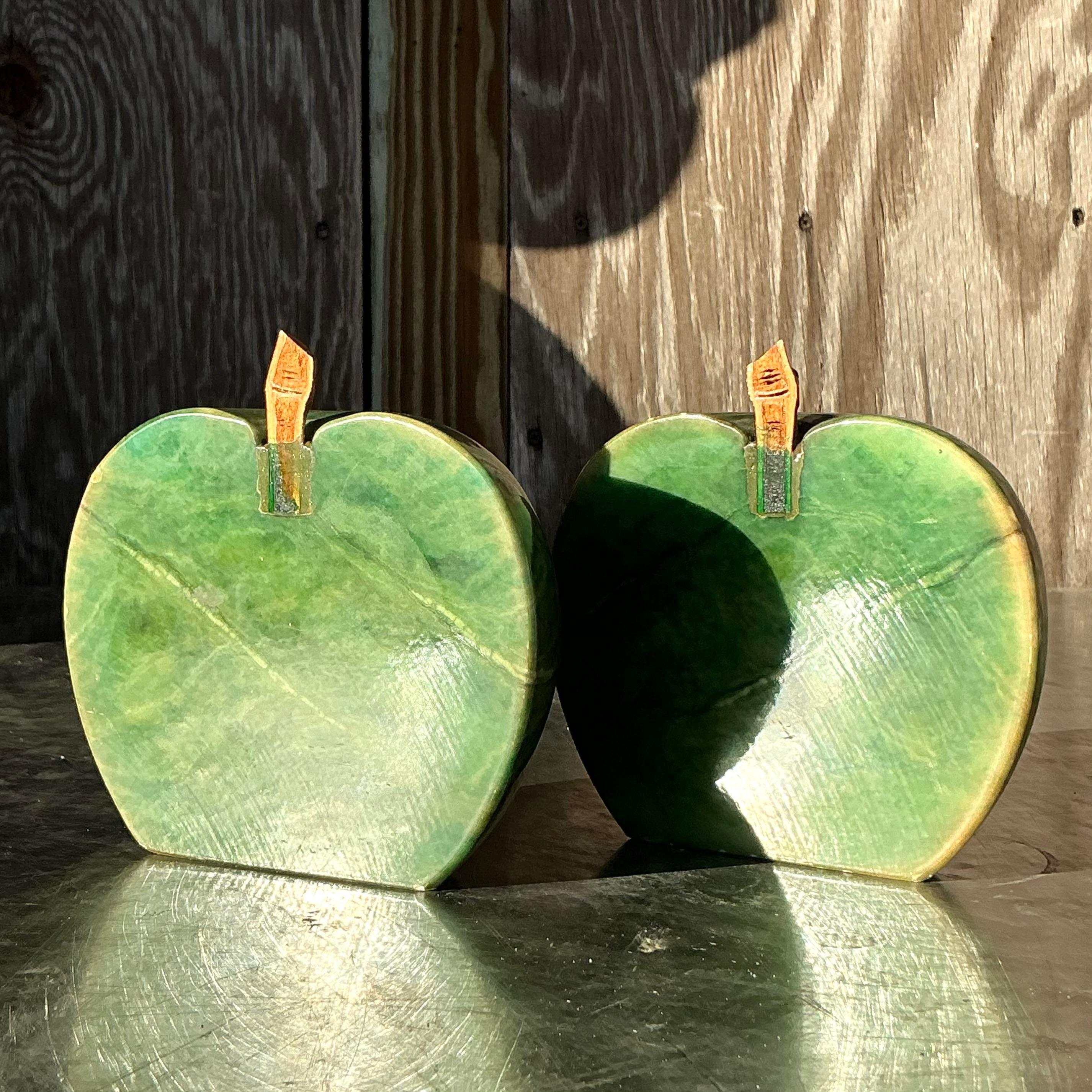 Add a pop of Italian charm to your bookshelf with this set of vintage green alabaster apple bookends. Crafted from rich, smooth alabaster with a deep green hue, these apple-shaped bookends bring an artistic touch and a bit of whimsy to any display.