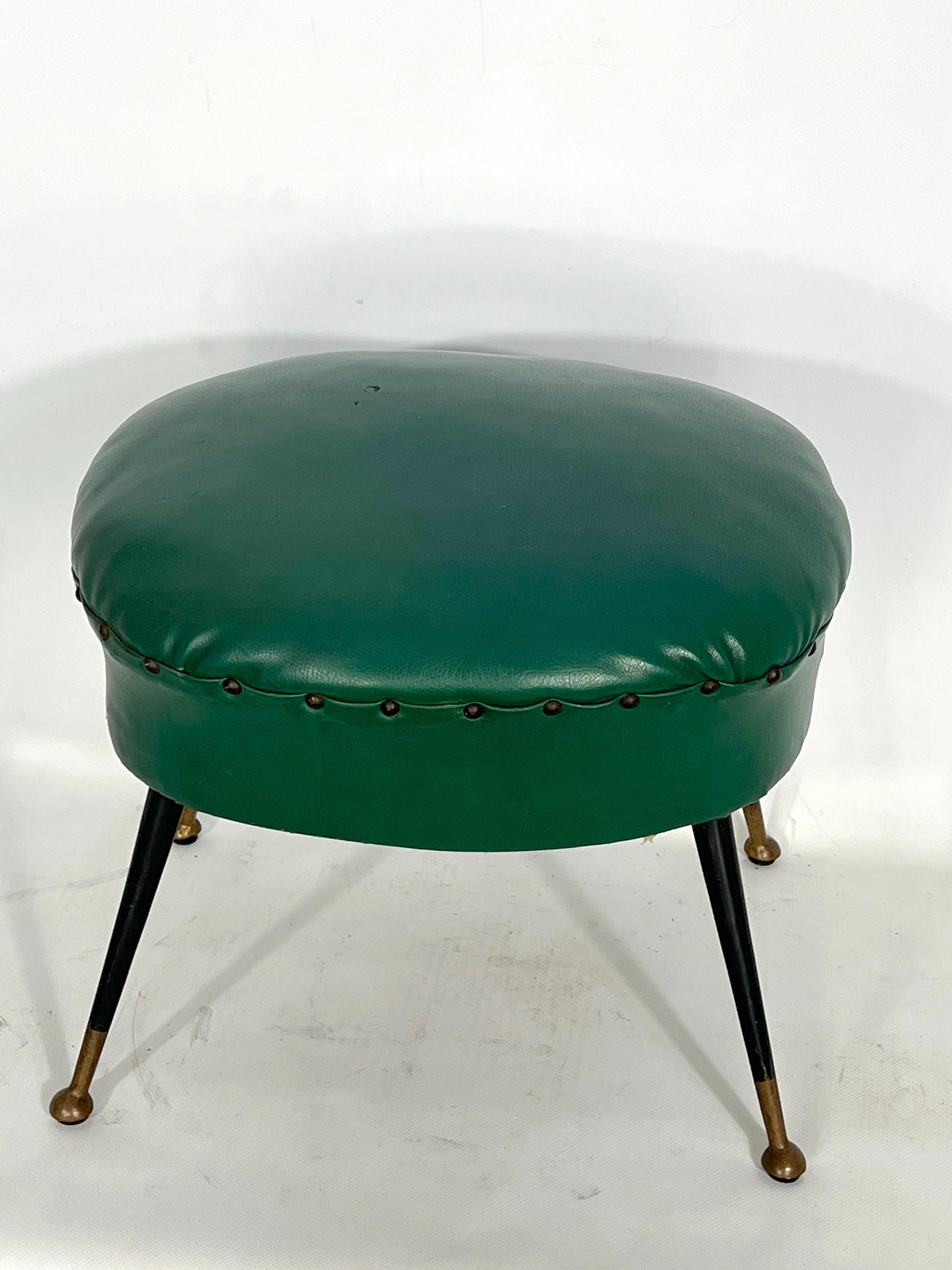 Vintage Italian Green Leatherette Pouf with Brass Feet from 50s In Fair Condition For Sale In Catania, CT