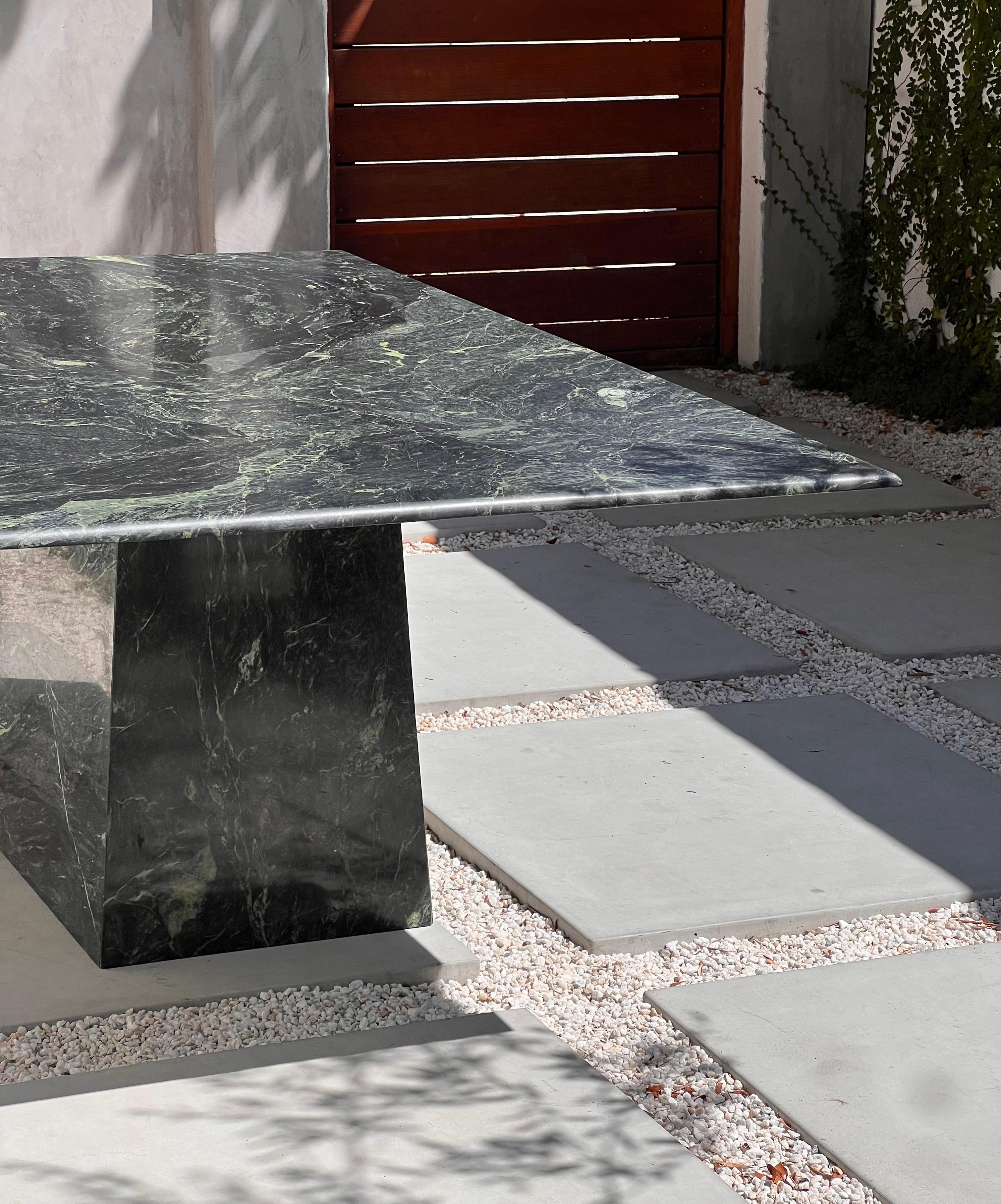 Vintage Italian green marble dining table, late 20th century 7