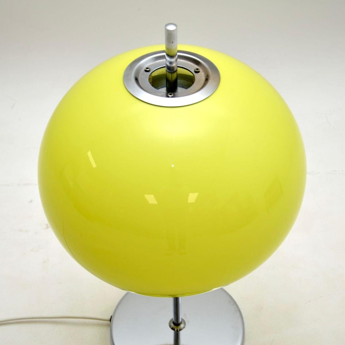 Vintage Italian Guzzini Style Lámpara Cromada Seta Italiano en venta