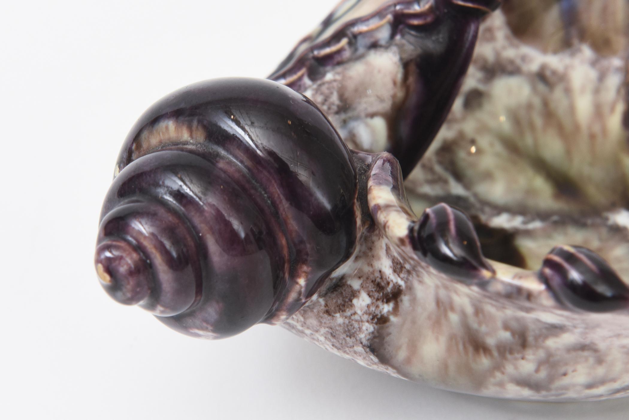 Cuenco Caracol Vintage de Cerámica Esmaltada Italiana con Sello Púrpura, Champán y Blanco Cerámico en venta