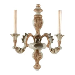 Applique a due luci in legno italiano vintage intagliato a mano in argento ossidato