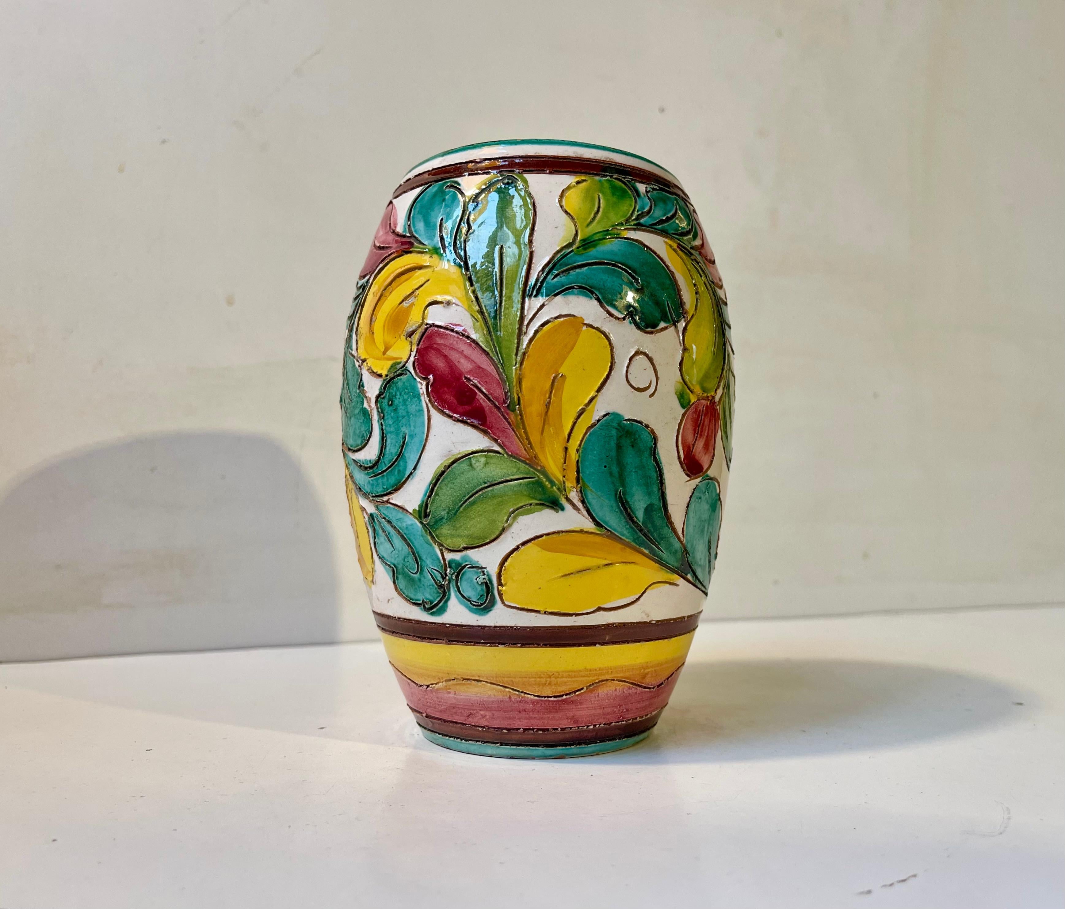 Mid-Century moderno Vaso italiano d'epoca in maiolica smaltata a mano con gallo e fiori in vendita