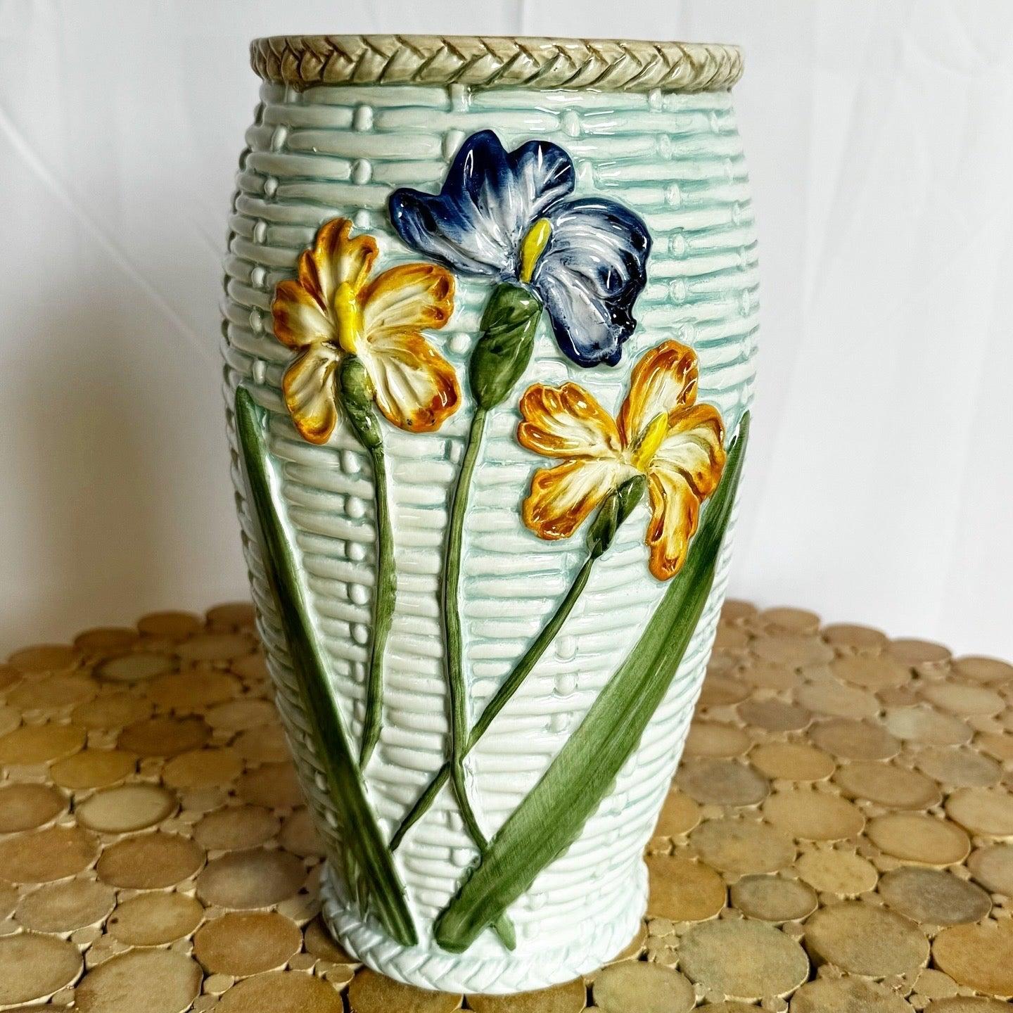 Italiano Vaso italiano d'epoca in ceramica dipinta a mano con motivi floreali in vendita