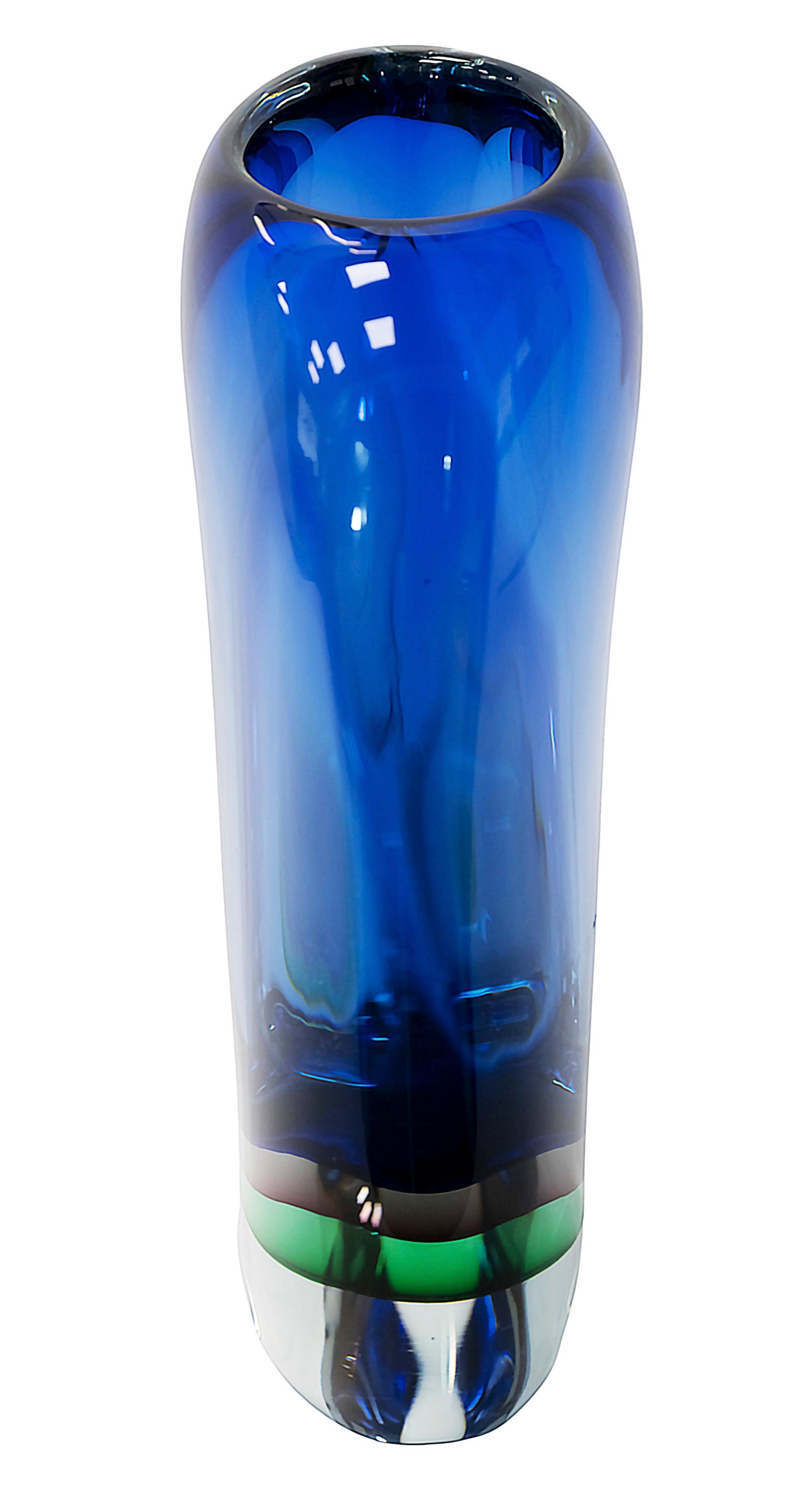 Hand-Crafted Vintage Italian Handmade Sommerso Murano Glass Vase For Sale