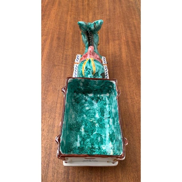 Italienische handbemalte Vintage-Skulptur eines Esels mit Rollwagen aus Deruta, Italien im Angebot 3