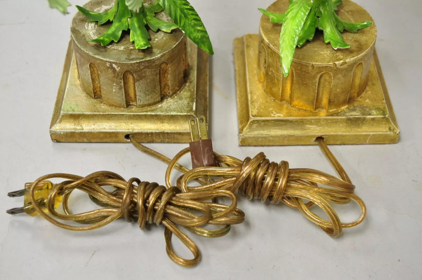 Vintage Italian Lamp di Hollywood Regecy dipinte a fiori in ferro, lampade da boudoir in ceramica, coppia in vendita 3