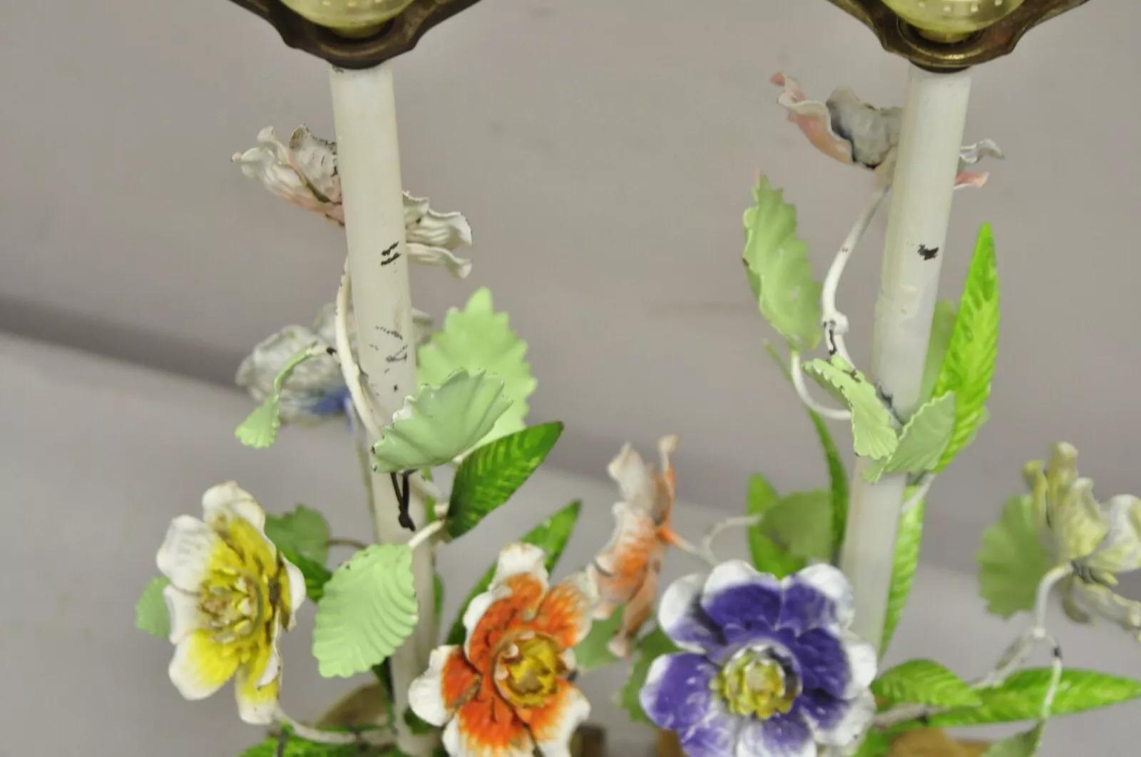 Vintage Italian Lamp di Hollywood Regecy dipinte a fiori in ferro, lampade da boudoir in ceramica, coppia in vendita 2