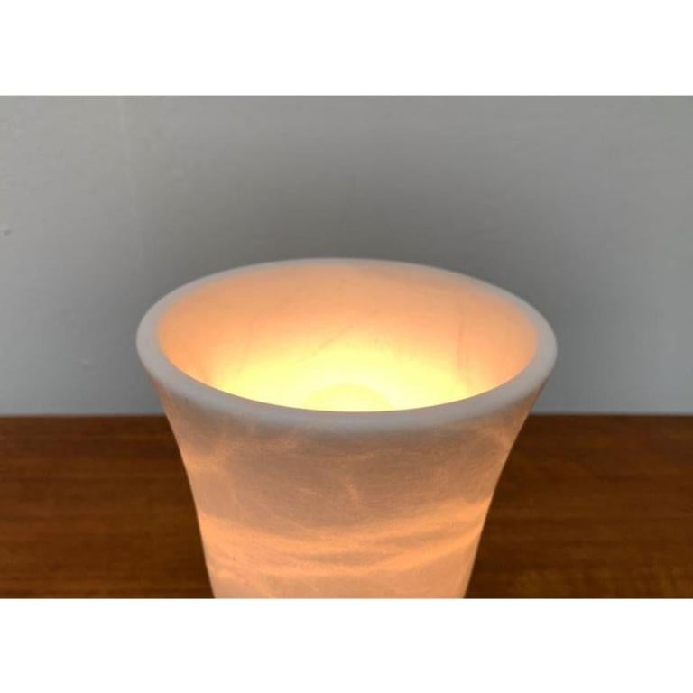 Vintage Italian Hollywood Regency Lámpara de mesa de alabastro, años 70 en venta 1