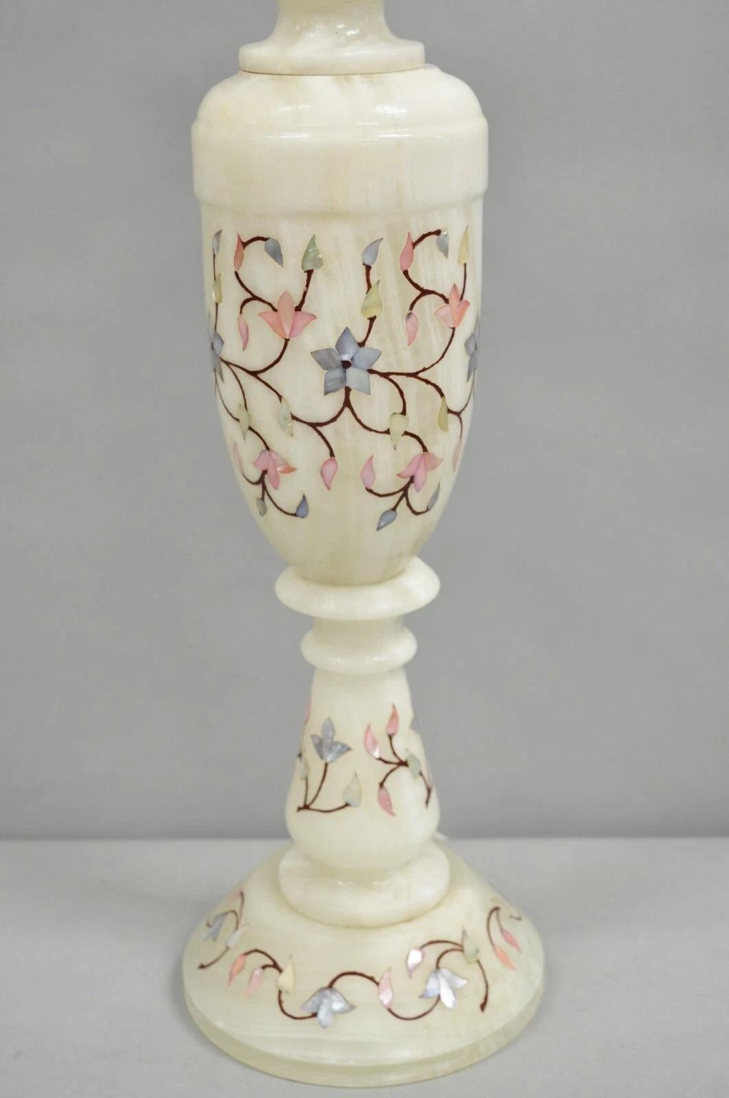 Vintage Italian Hollywood Regency Alabaster Table Lamp w/ Stone Floral Inlay (20. Jahrhundert) im Angebot
